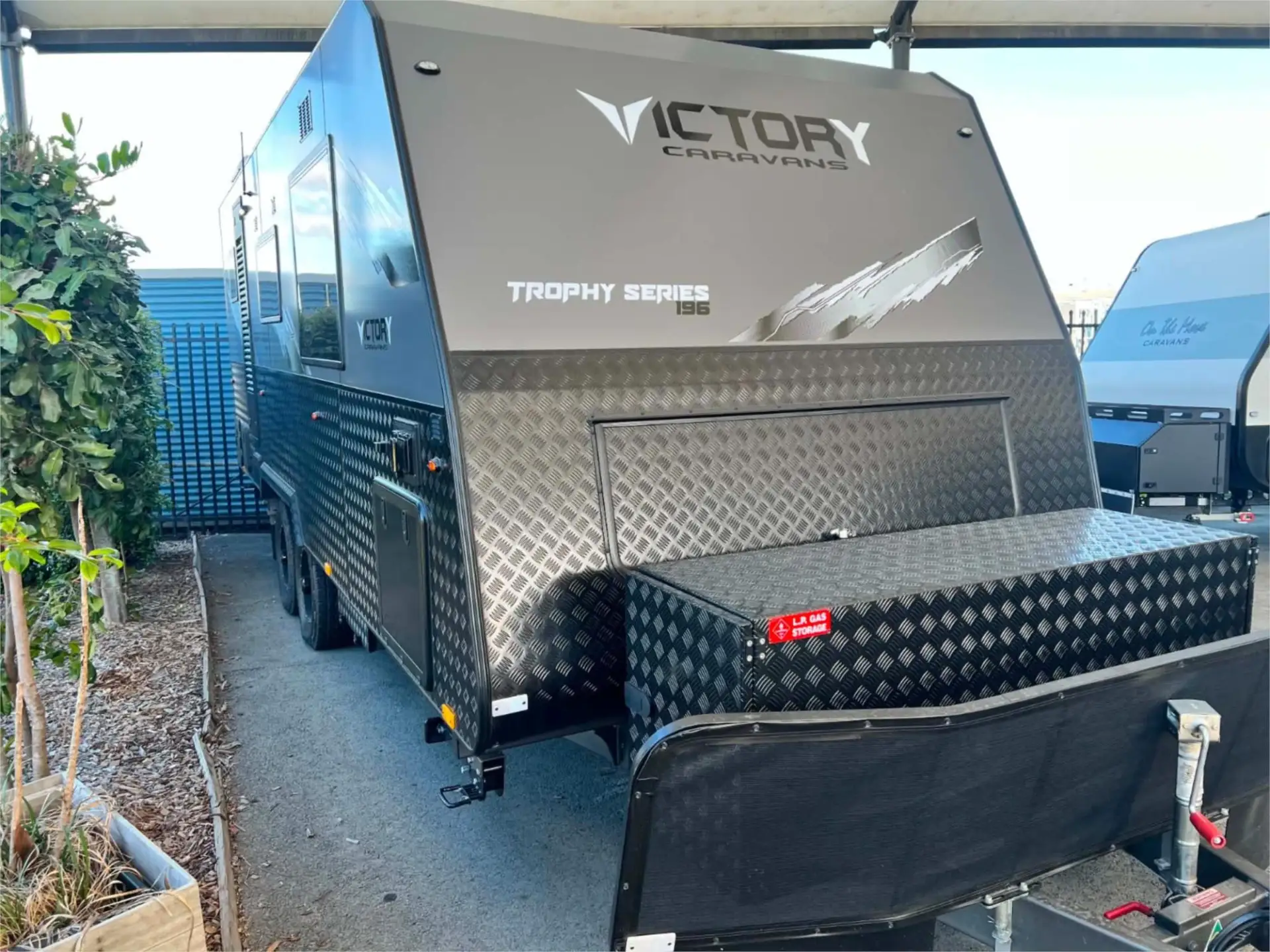 https://media-caravea.syd1.digitaloceanspaces.com/caravans/95EIC22178/exterior-16.webp