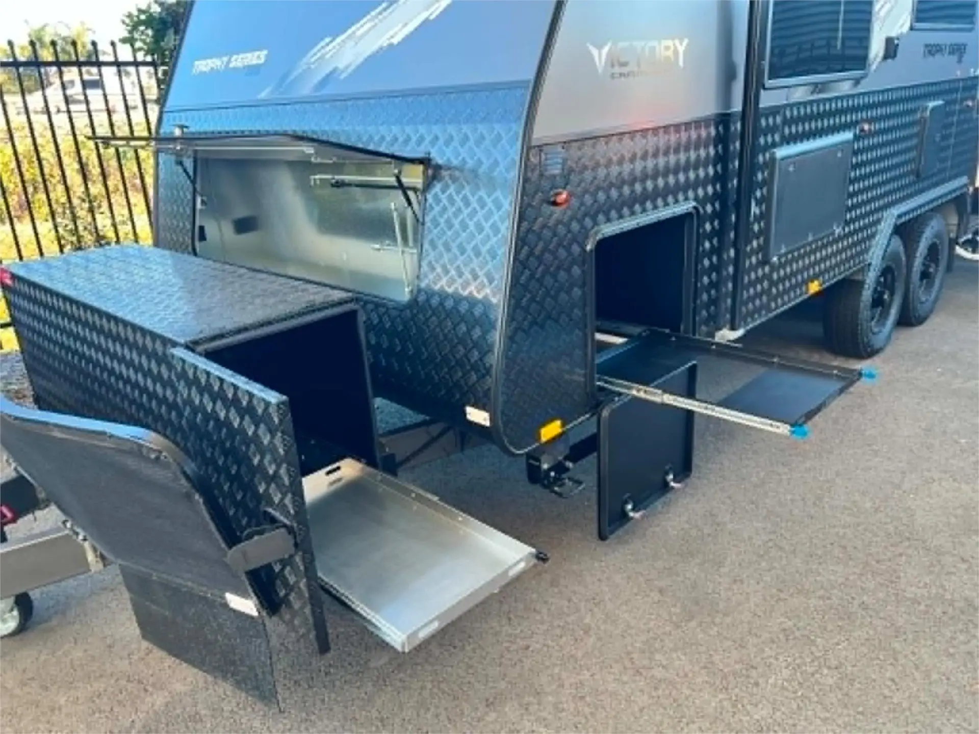 https://media-caravea.syd1.digitaloceanspaces.com/caravans/95EIC22178/exterior-17.webp
