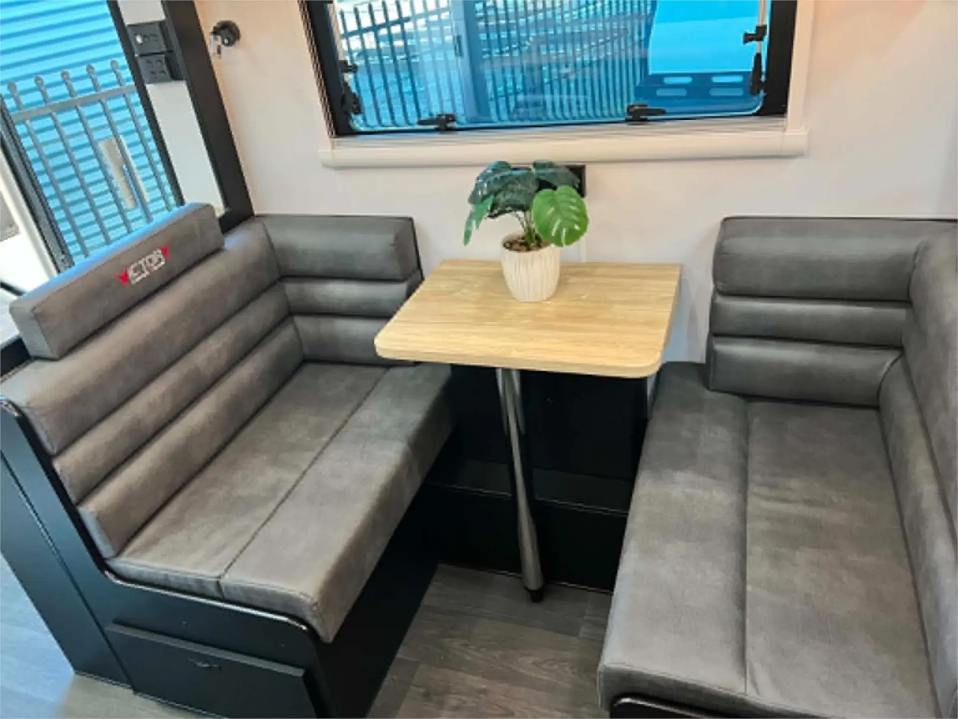 https://media-caravea.syd1.digitaloceanspaces.com/caravans/95EIC22178/exterior-2.webp