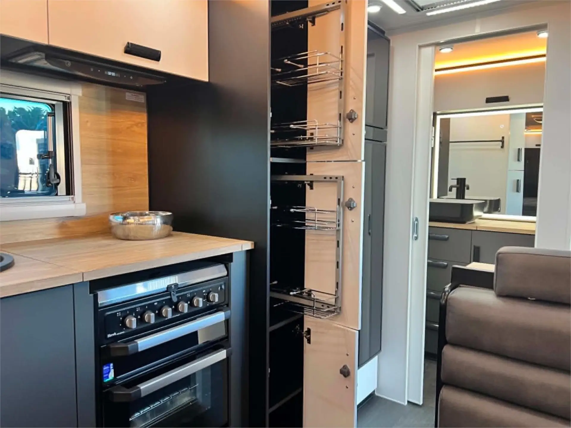 https://media-caravea.syd1.digitaloceanspaces.com/caravans/95EIC22178/exterior-3.webp
