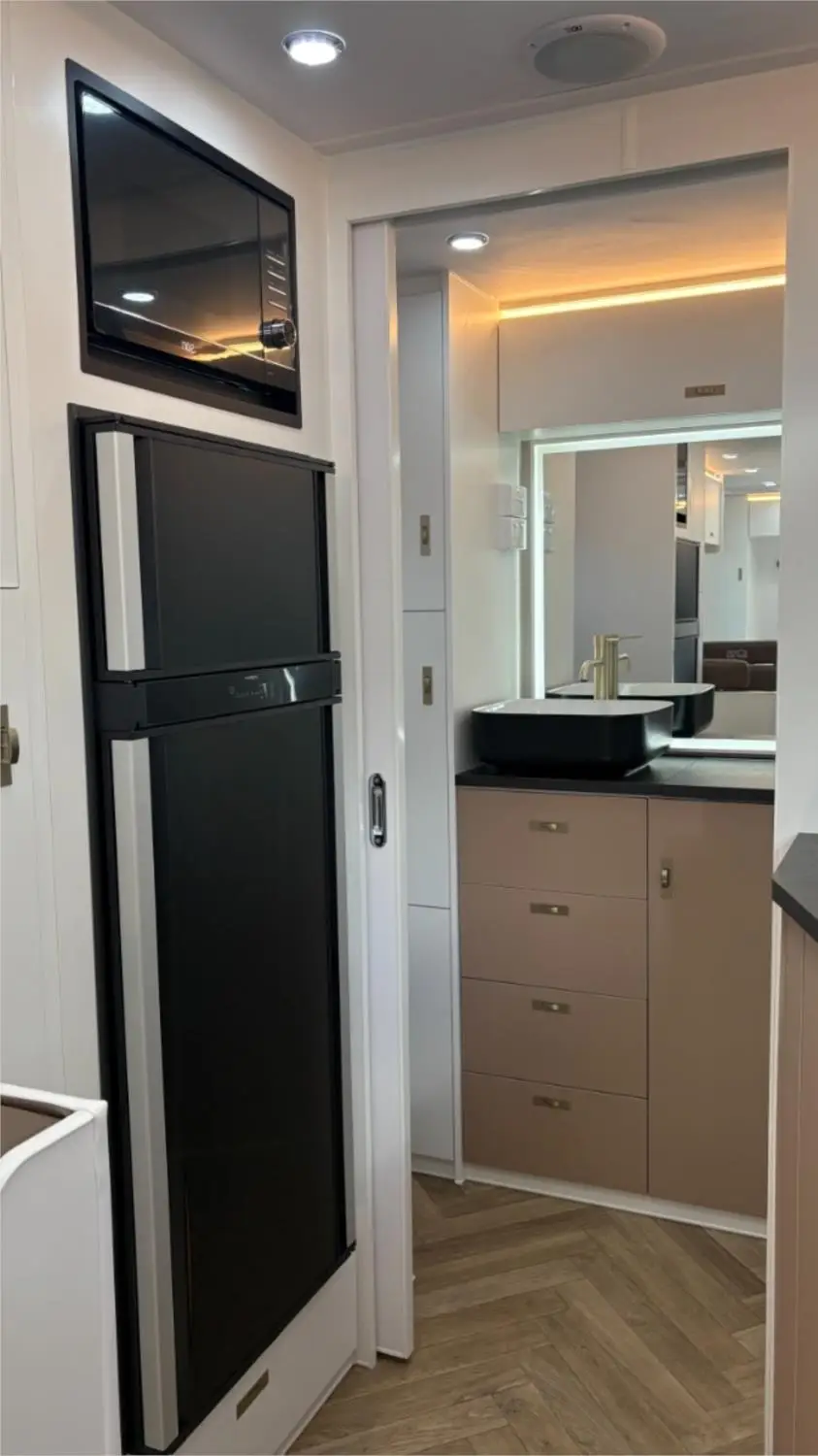 https://media-caravea.syd1.digitaloceanspaces.com/caravans/95EIC22179/exterior-15.webp