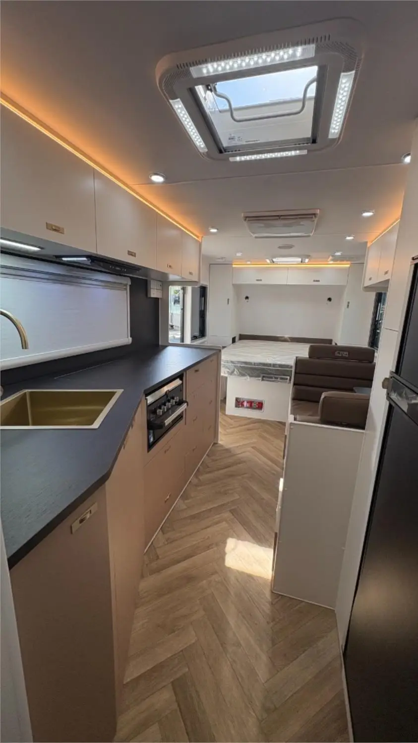 https://media-caravea.syd1.digitaloceanspaces.com/caravans/95EIC22179/exterior-16.webp