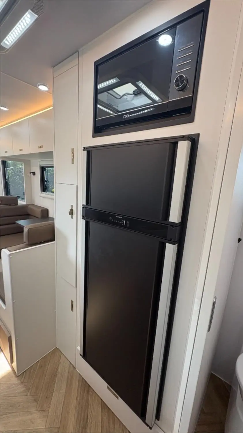 https://media-caravea.syd1.digitaloceanspaces.com/caravans/95EIC22179/exterior-17.webp