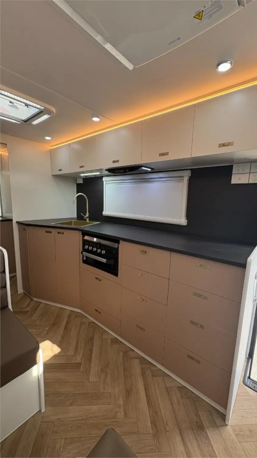 https://media-caravea.syd1.digitaloceanspaces.com/caravans/95EIC22179/exterior-3.webp