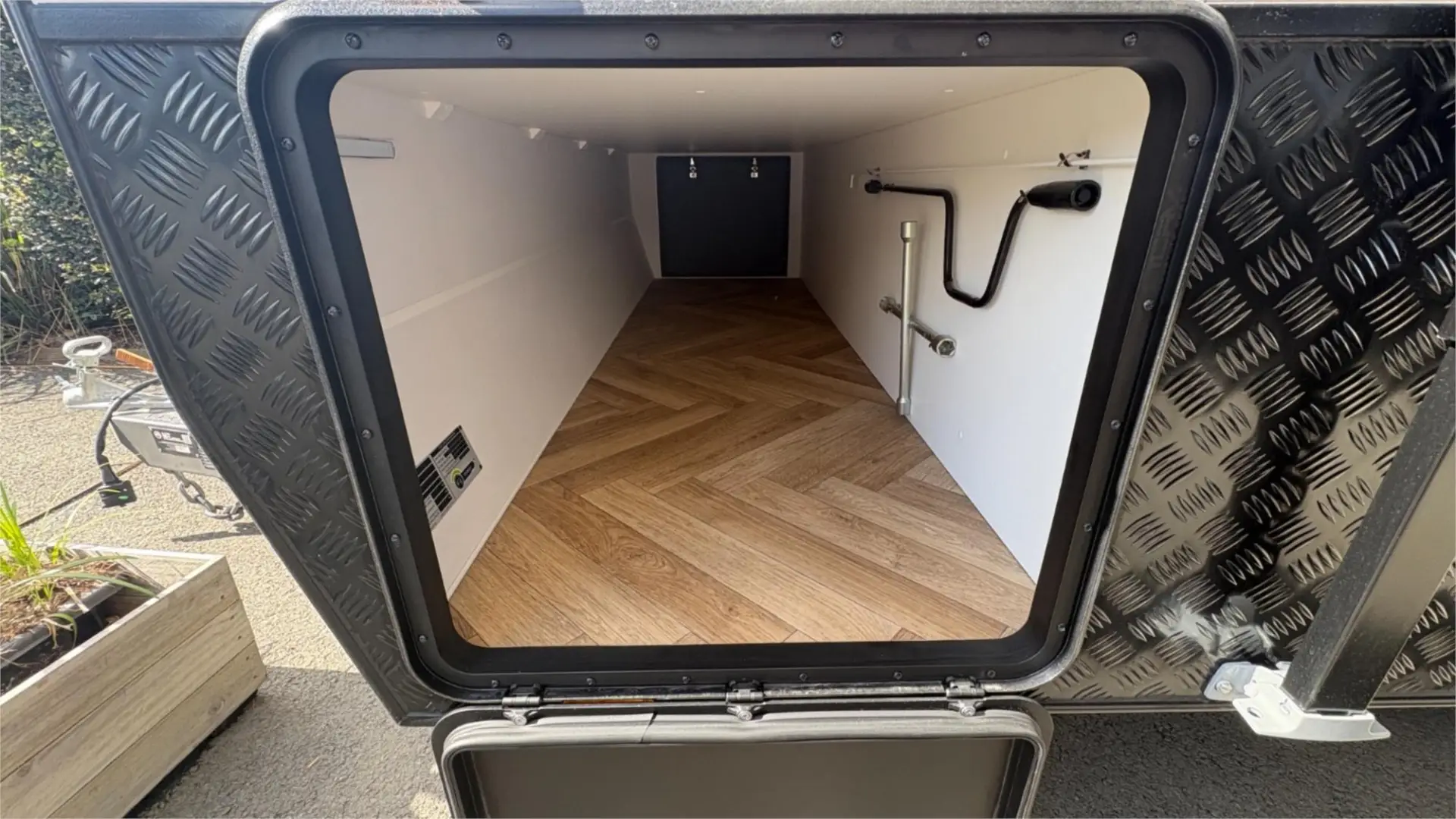 https://media-caravea.syd1.digitaloceanspaces.com/caravans/95EIC22179/exterior-7.webp