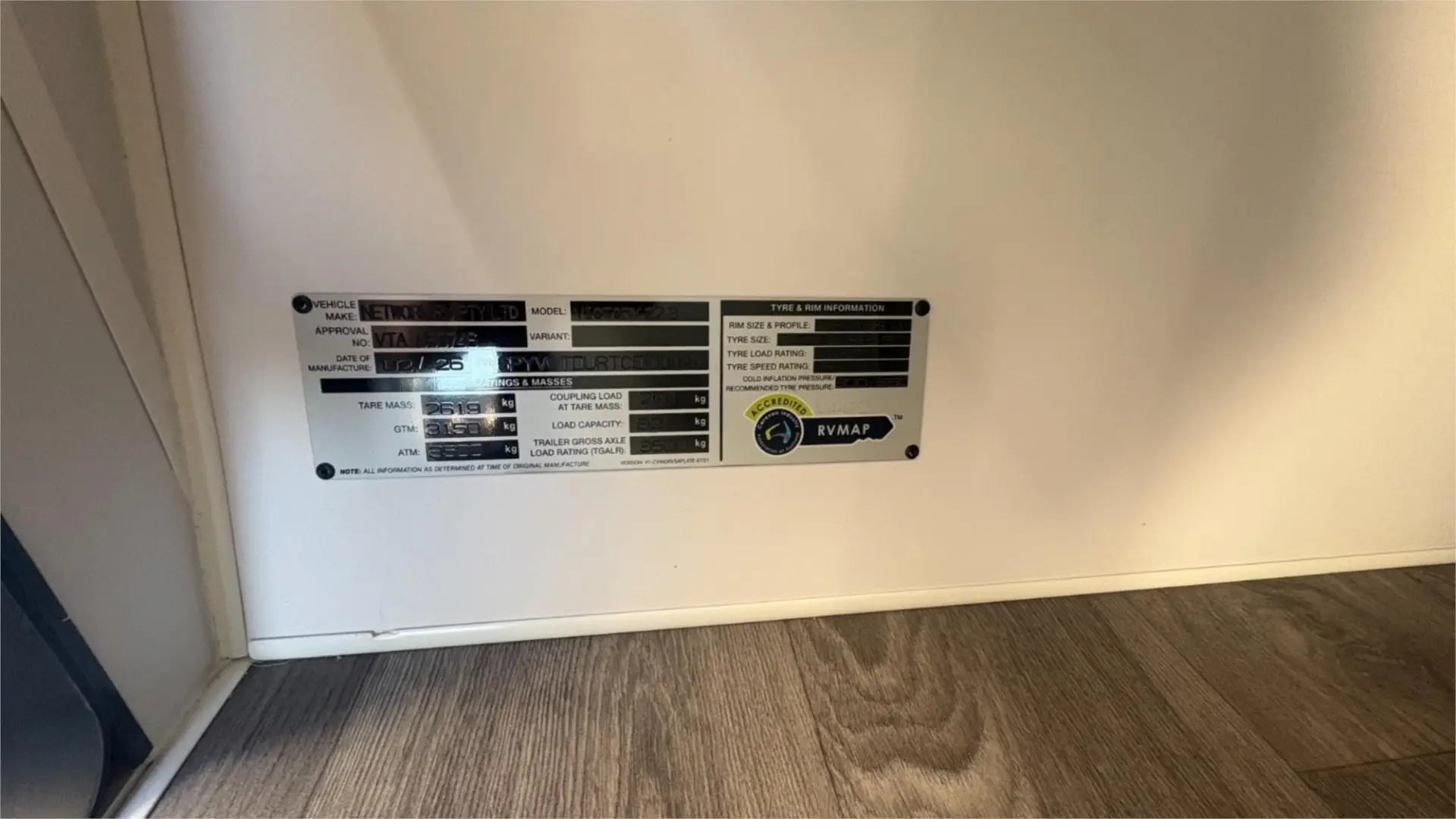 https://media-caravea.syd1.digitaloceanspaces.com/caravans/95EIC22180/exterior-12.webp