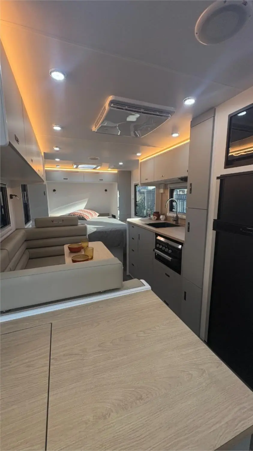 https://media-caravea.syd1.digitaloceanspaces.com/caravans/95EIC22180/exterior-18.webp
