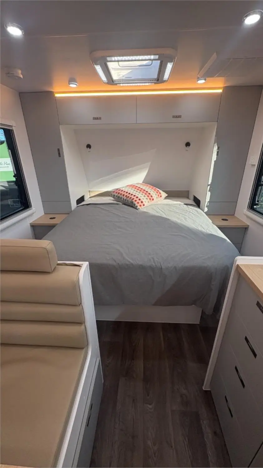https://media-caravea.syd1.digitaloceanspaces.com/caravans/95EIC22180/exterior-3.webp