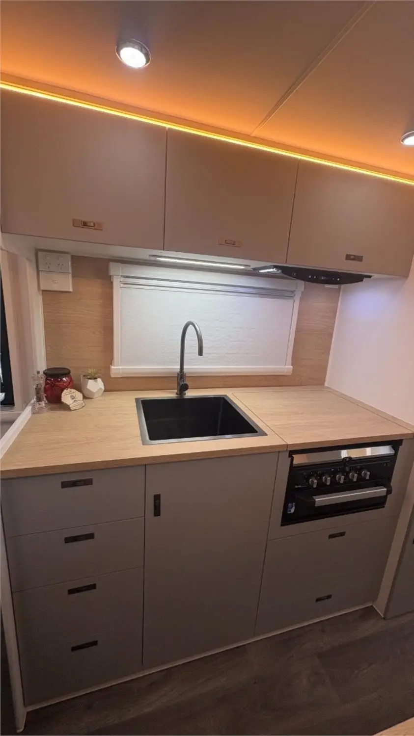 https://media-caravea.syd1.digitaloceanspaces.com/caravans/95EIC22180/exterior-4.webp