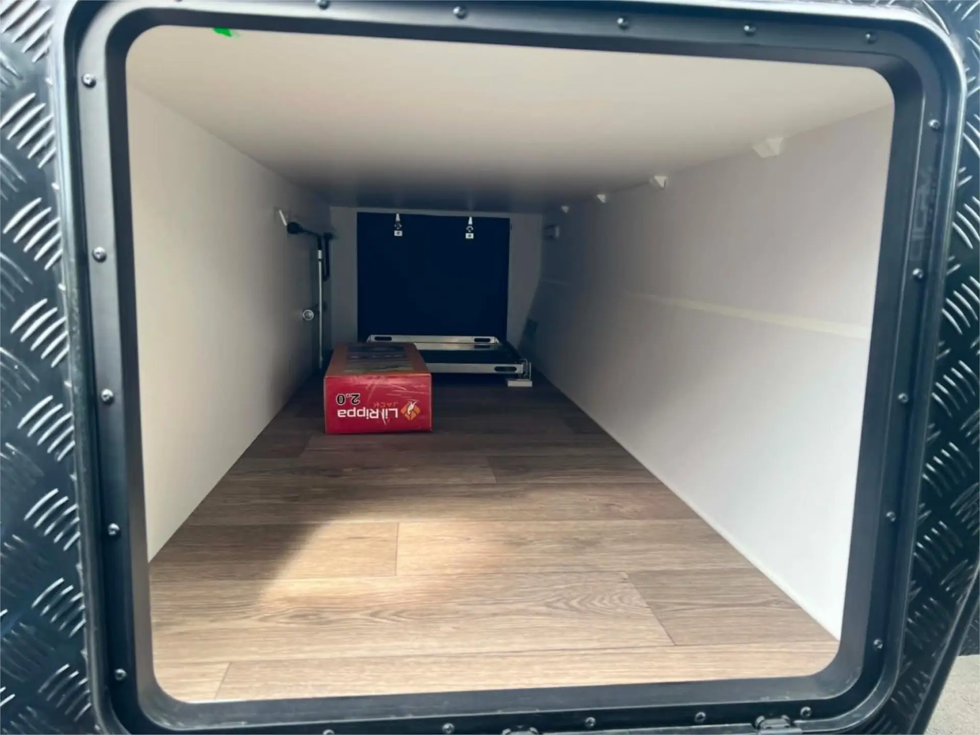 https://media-caravea.syd1.digitaloceanspaces.com/caravans/95EIC22181/exterior-1.webp
