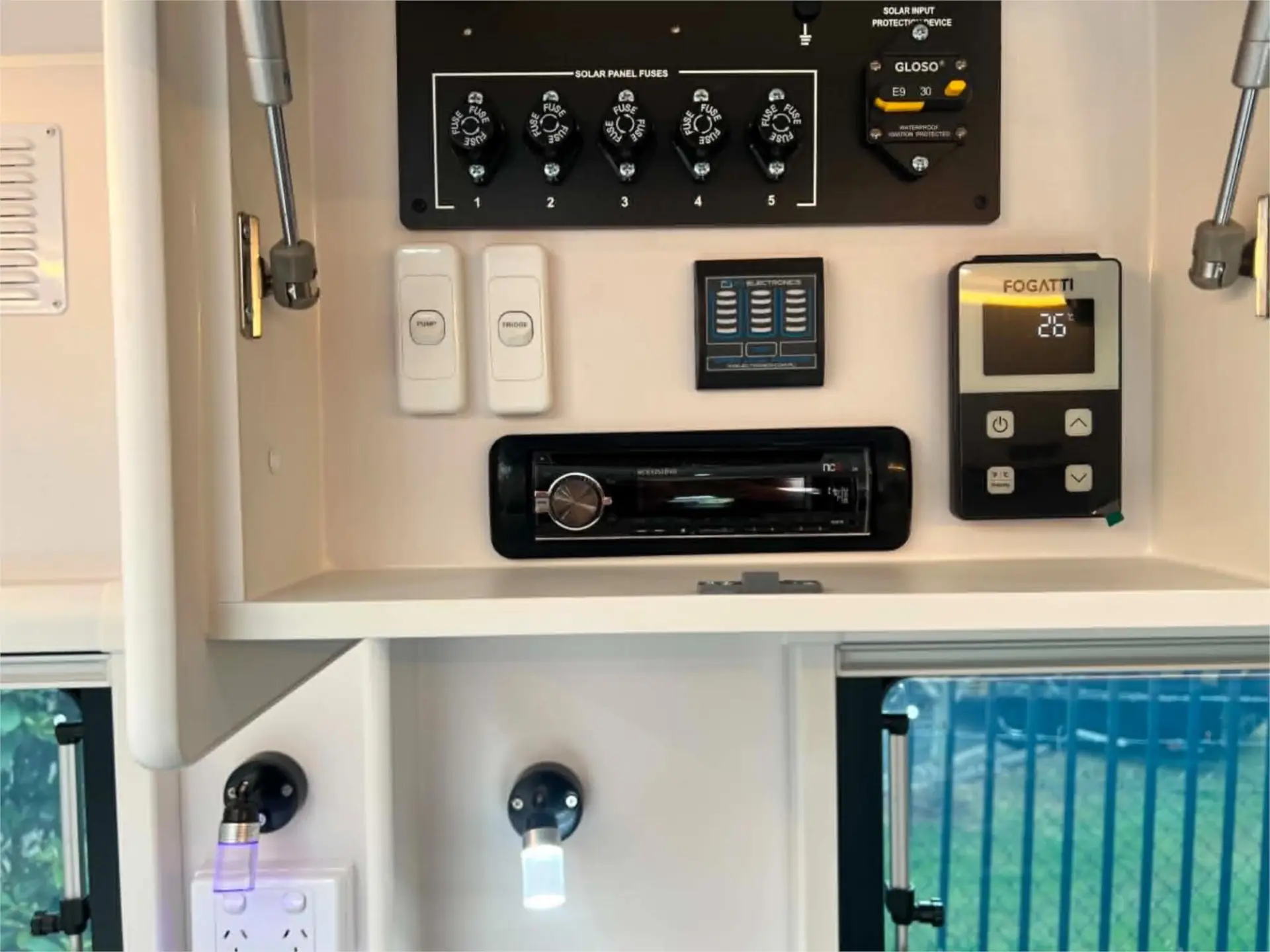 https://media-caravea.syd1.digitaloceanspaces.com/caravans/95EIC22181/exterior-17.webp