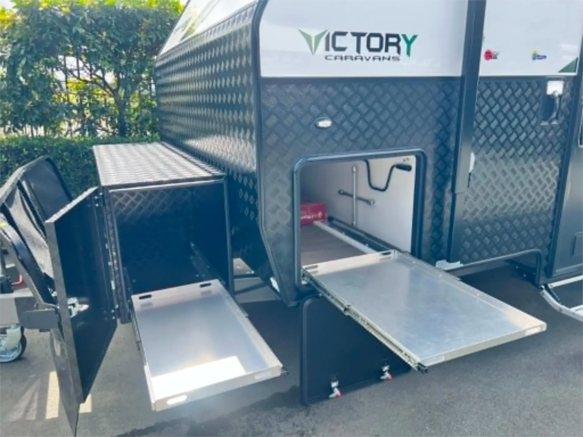 https://media-caravea.syd1.digitaloceanspaces.com/caravans/95EIC22181/exterior-22.webp