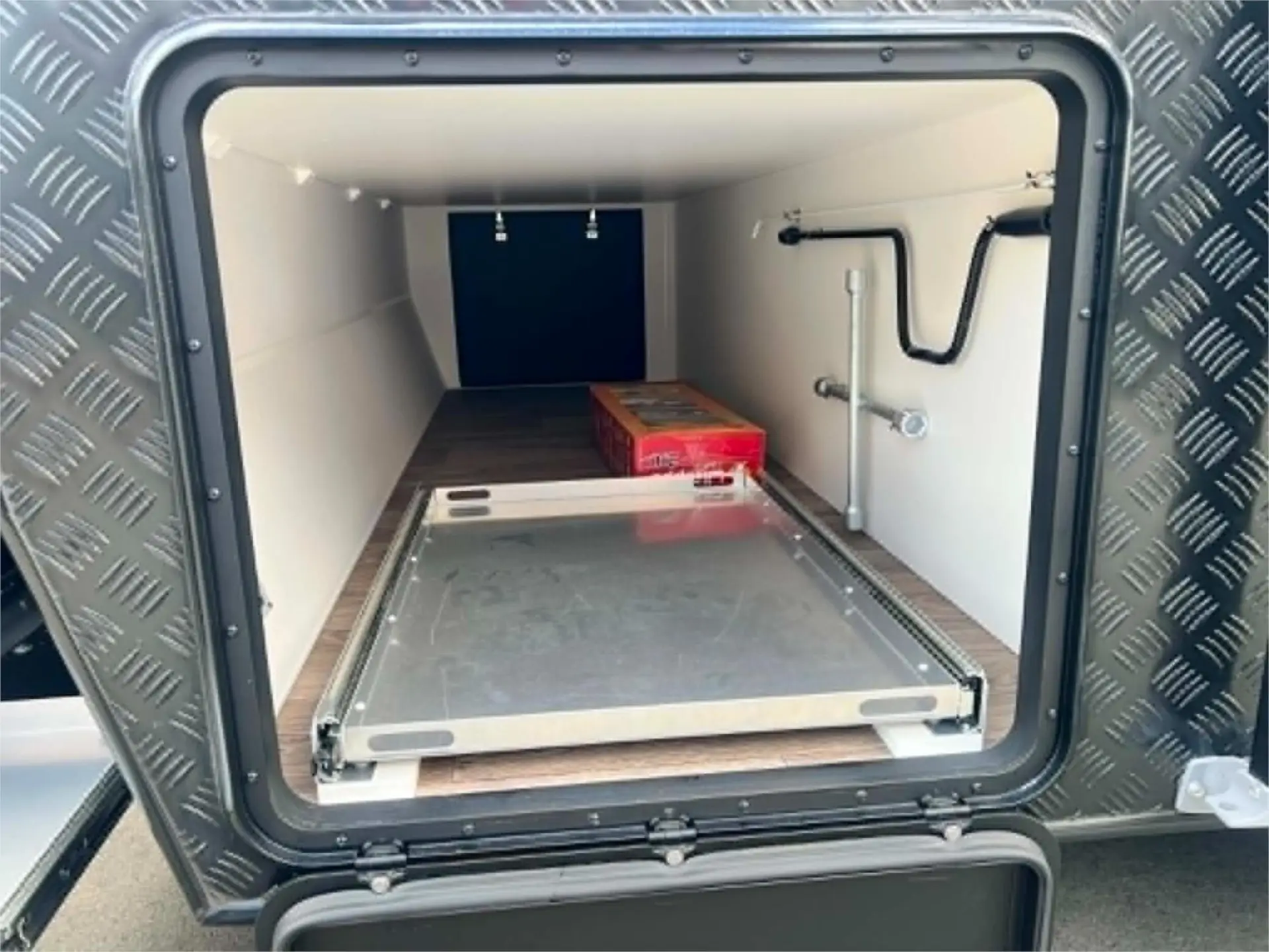 https://media-caravea.syd1.digitaloceanspaces.com/caravans/95EIC22181/exterior-25.webp