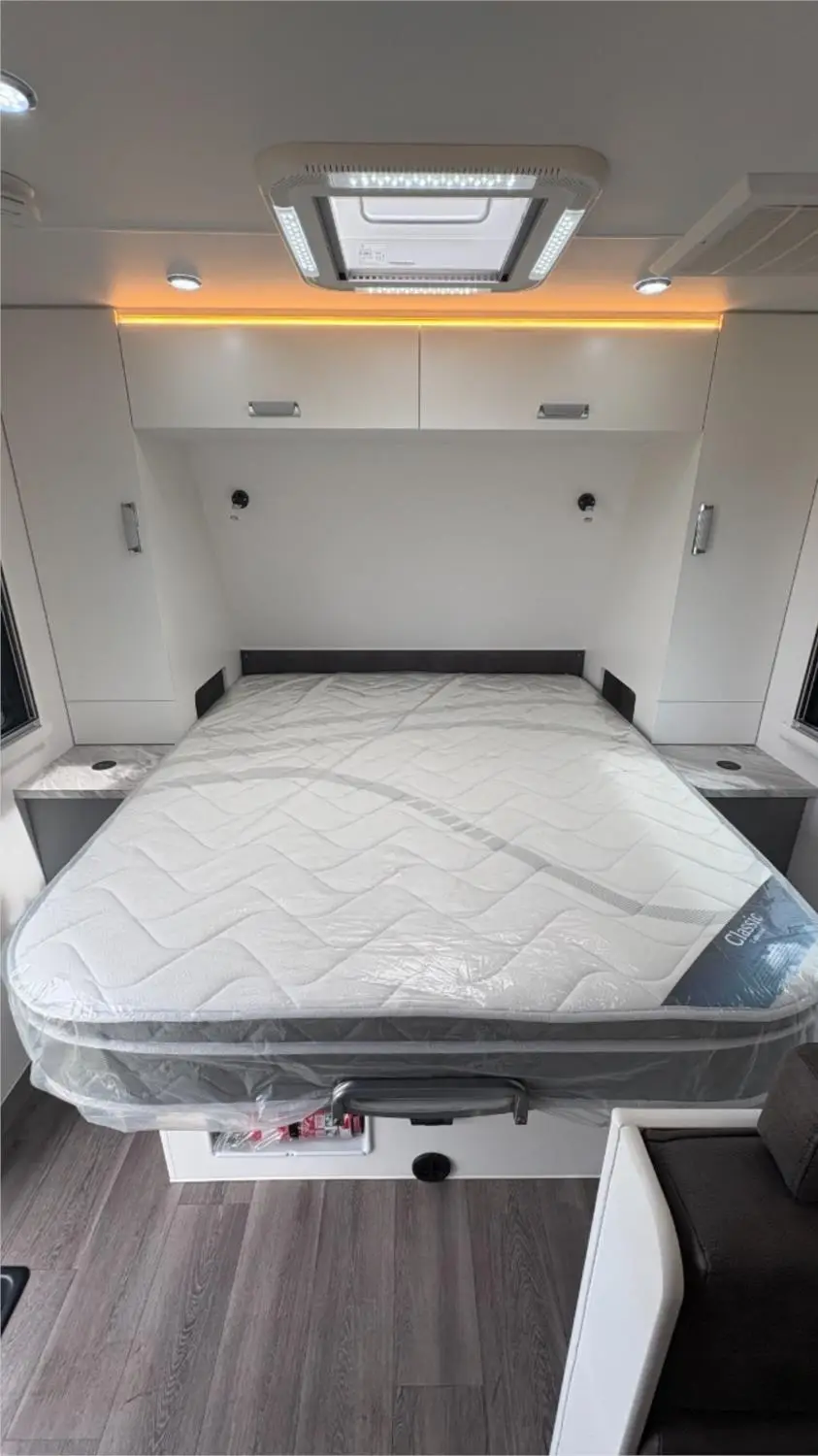 https://media-caravea.syd1.digitaloceanspaces.com/caravans/95EIC22182/exterior-4.webp