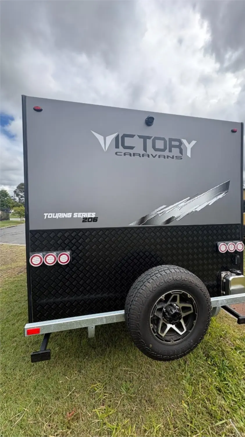 https://media-caravea.syd1.digitaloceanspaces.com/caravans/95EIC22182/exterior-5.webp