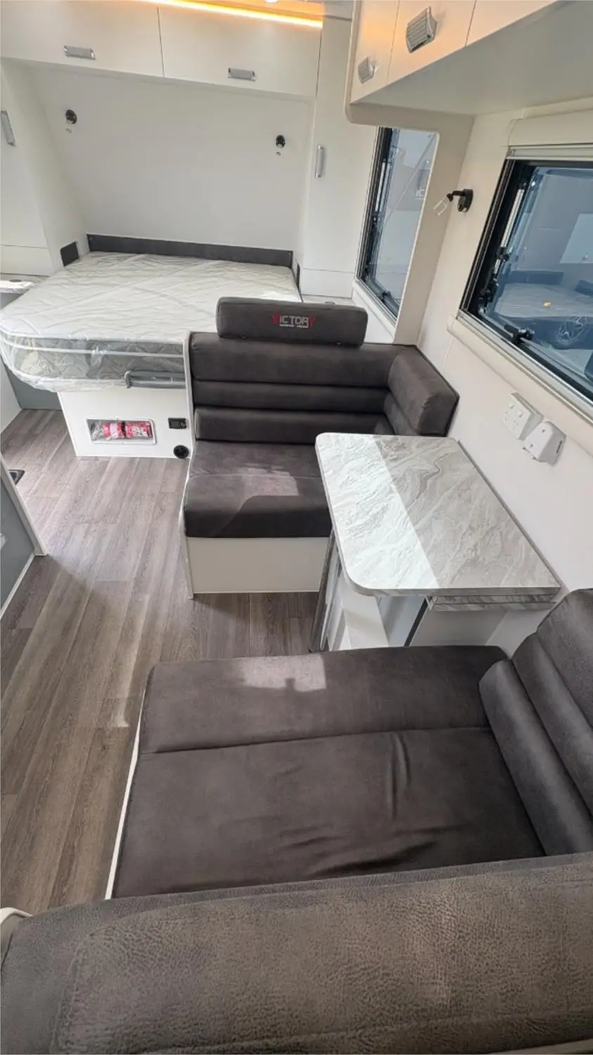 https://media-caravea.syd1.digitaloceanspaces.com/caravans/95EIC22182/exterior-8.webp