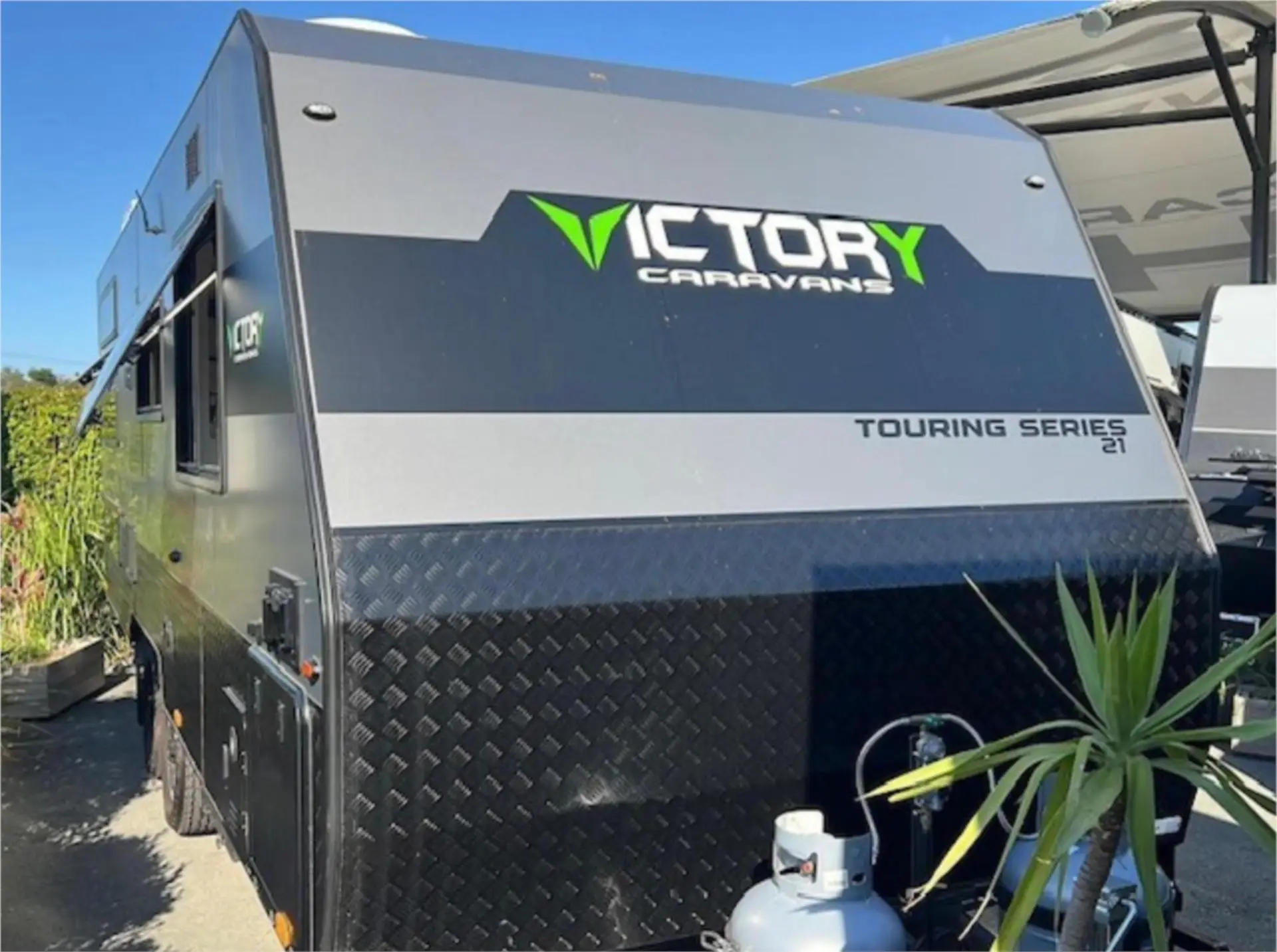 https://media-caravea.syd1.digitaloceanspaces.com/caravans/95EIC22183/exterior-12.webp