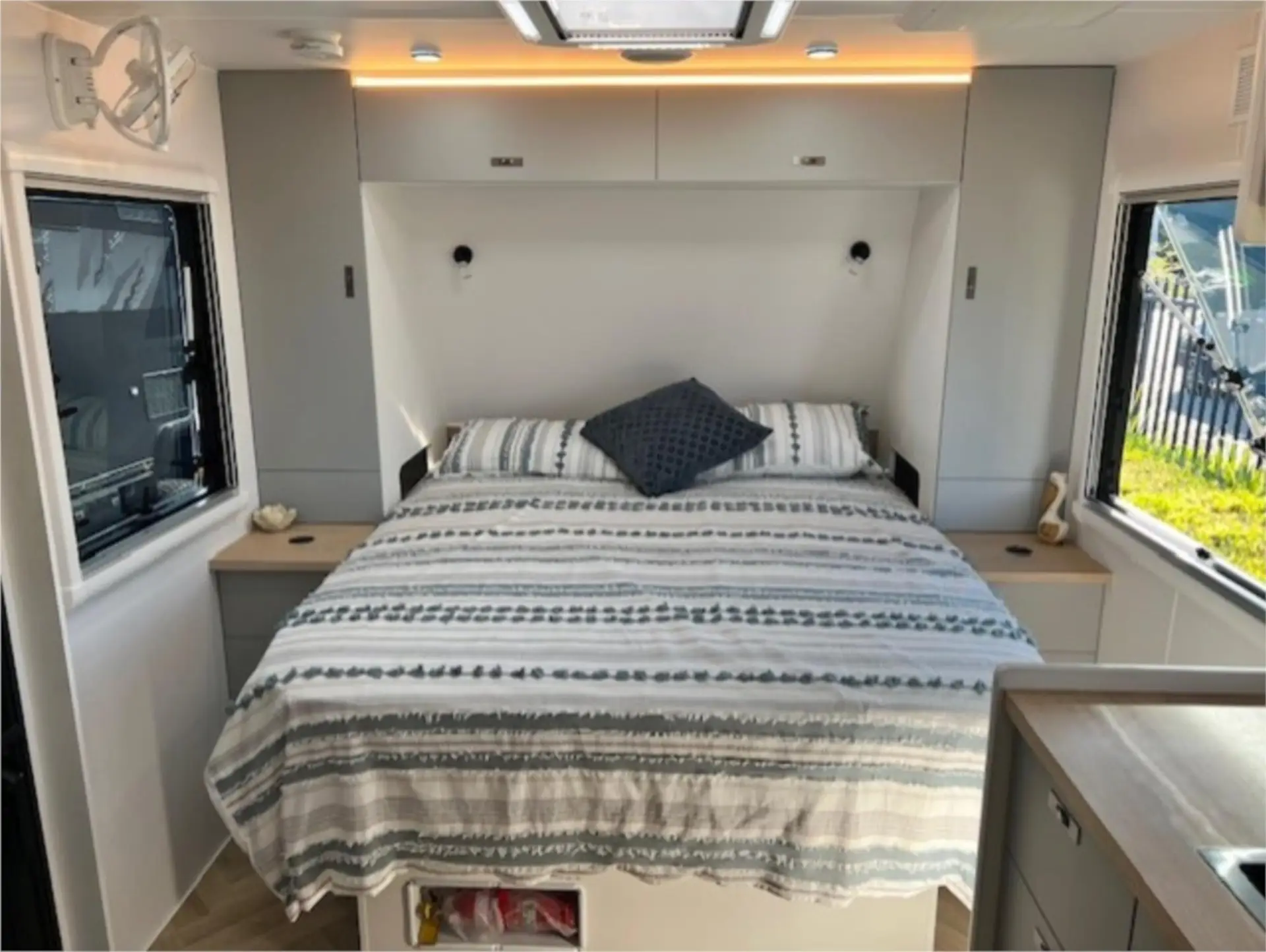 https://media-caravea.syd1.digitaloceanspaces.com/caravans/95EIC22183/exterior-15.webp