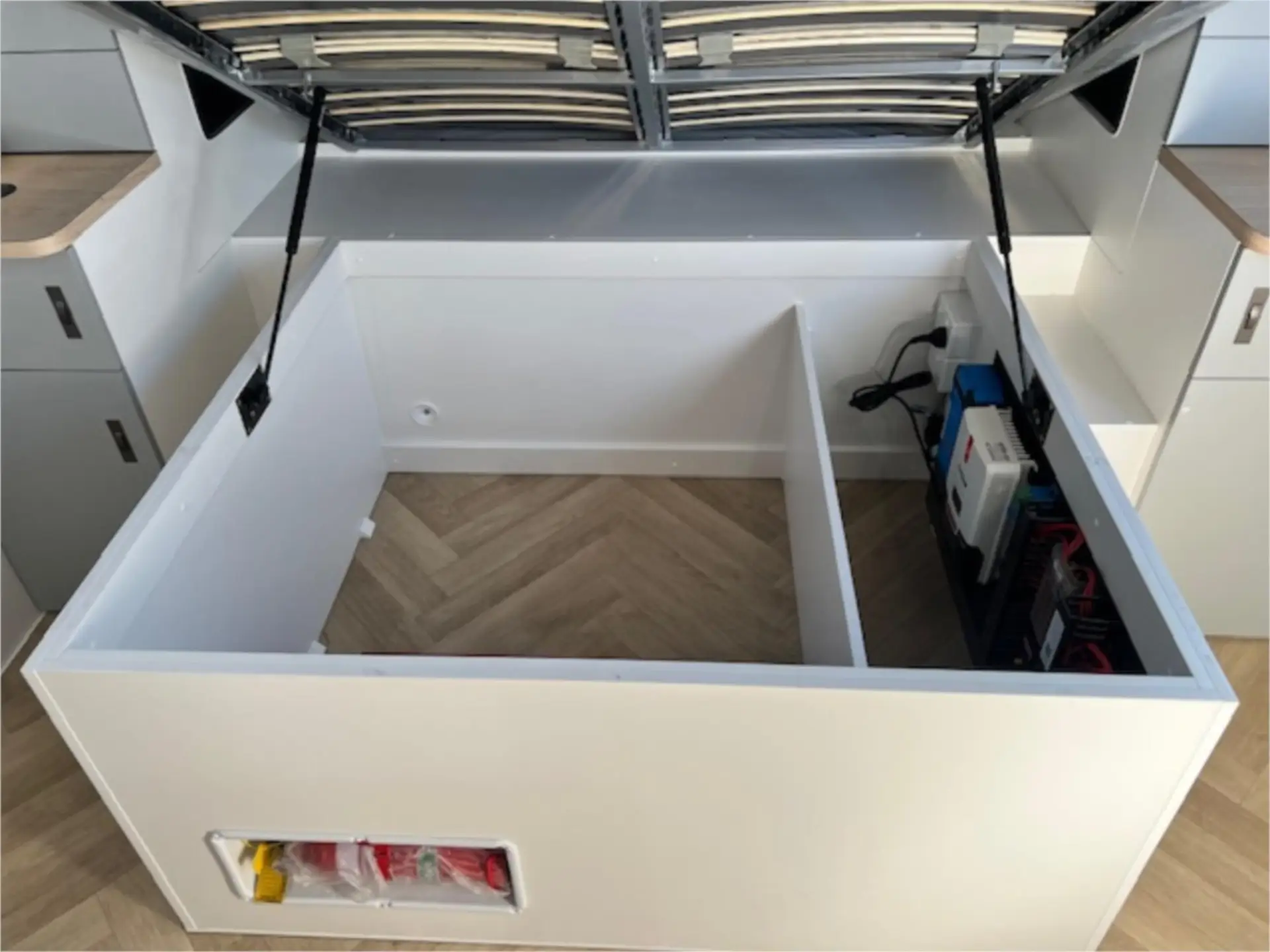 https://media-caravea.syd1.digitaloceanspaces.com/caravans/95EIC22183/exterior-16.webp