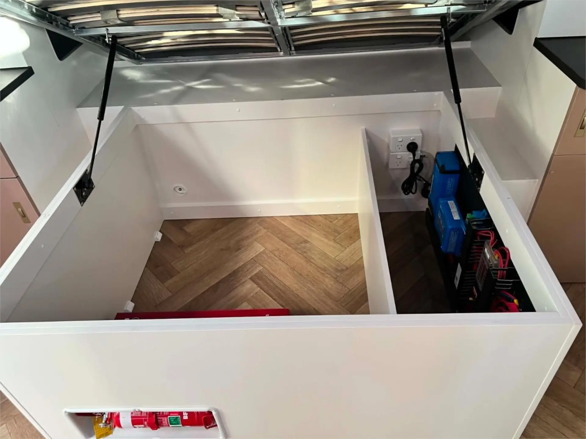 https://media-caravea.syd1.digitaloceanspaces.com/caravans/95EIC22184/exterior-1.webp