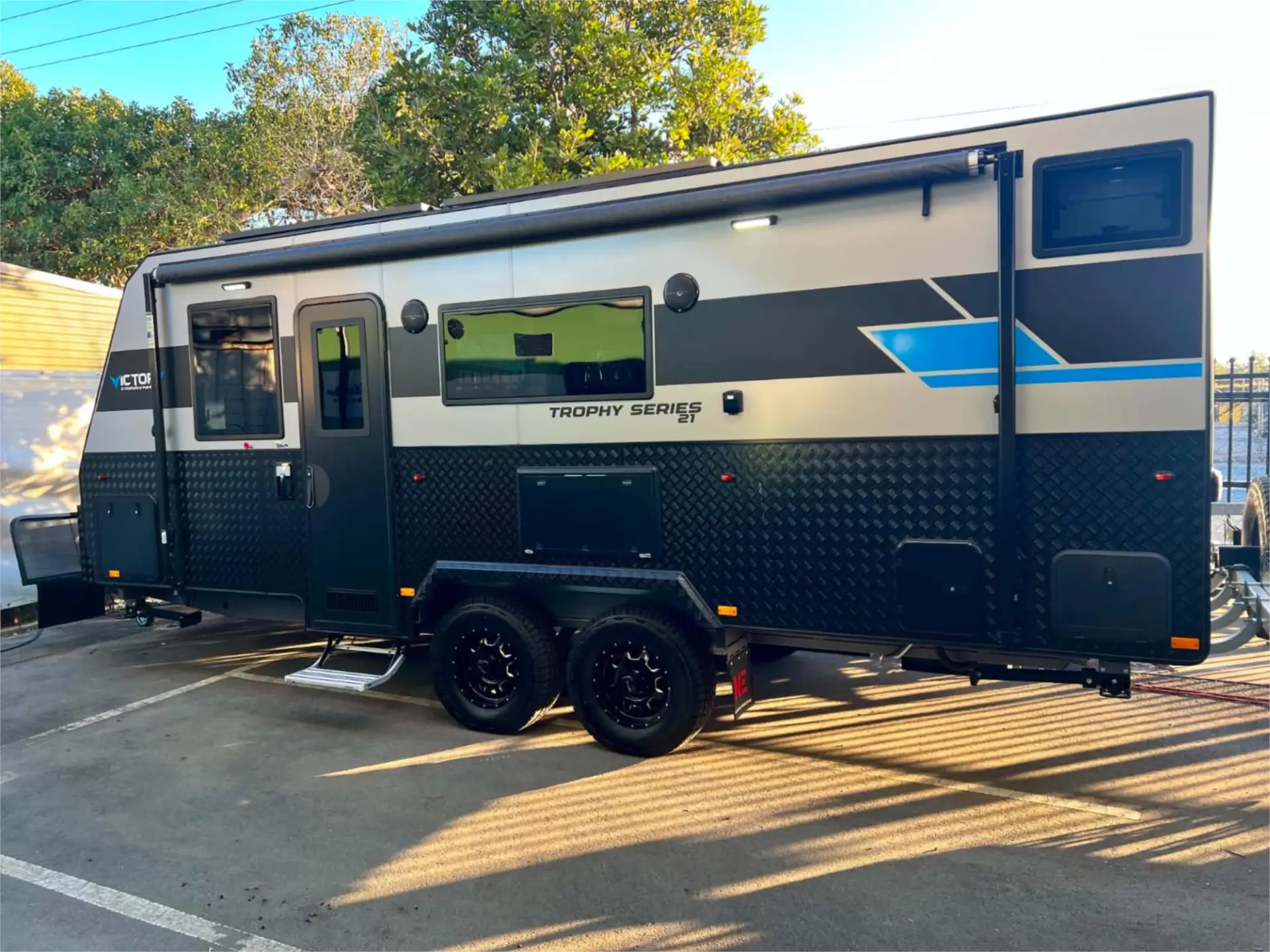 https://media-caravea.syd1.digitaloceanspaces.com/caravans/95EIC22184/exterior-11.webp