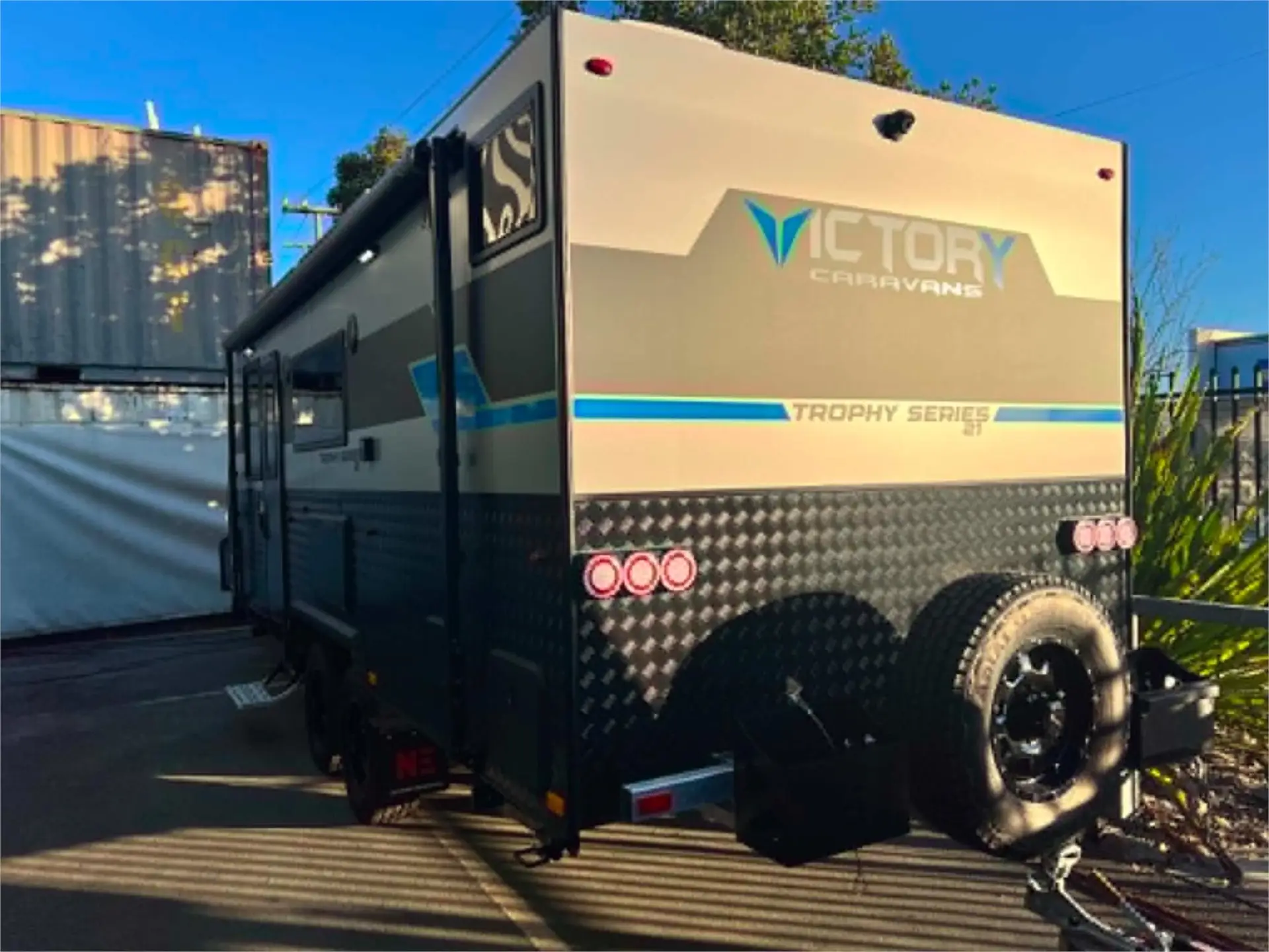 https://media-caravea.syd1.digitaloceanspaces.com/caravans/95EIC22184/exterior-13.webp