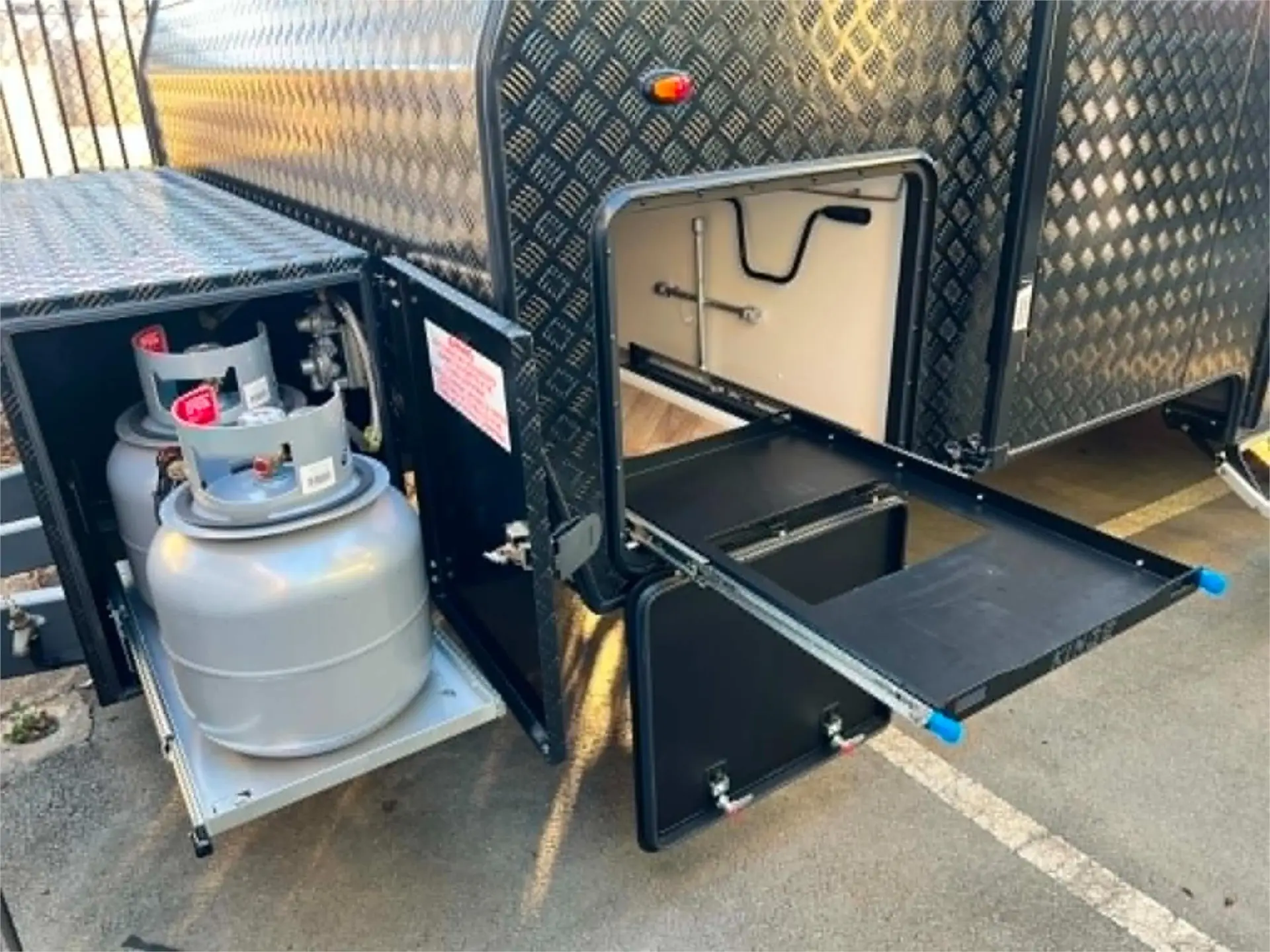 https://media-caravea.syd1.digitaloceanspaces.com/caravans/95EIC22184/exterior-15.webp