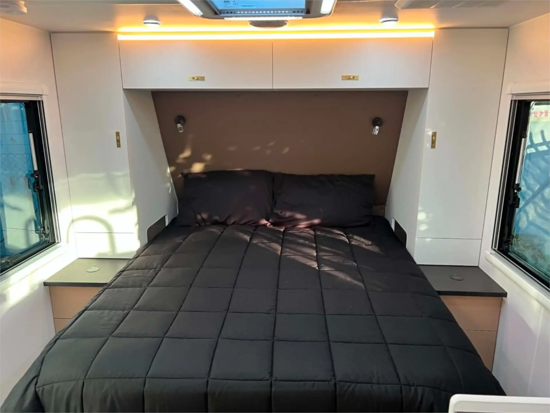 https://media-caravea.syd1.digitaloceanspaces.com/caravans/95EIC22184/exterior-19.webp