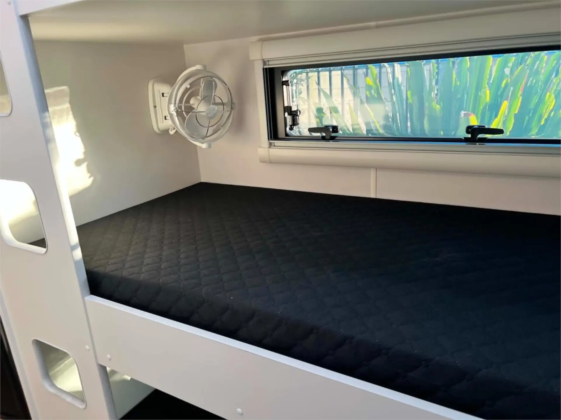 https://media-caravea.syd1.digitaloceanspaces.com/caravans/95EIC22184/exterior-9.webp