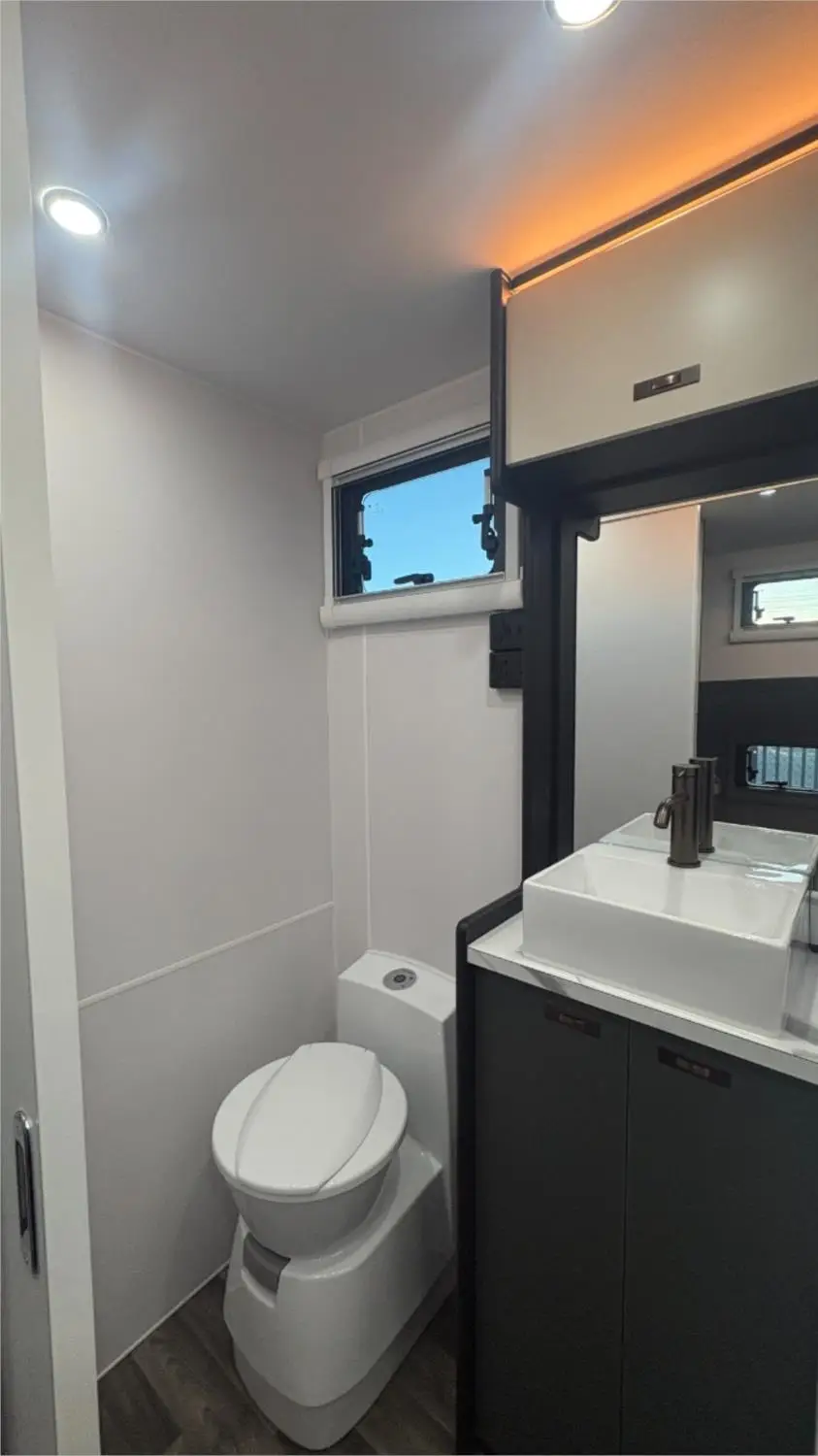 https://media-caravea.syd1.digitaloceanspaces.com/caravans/95EIC22185/exterior-1.webp