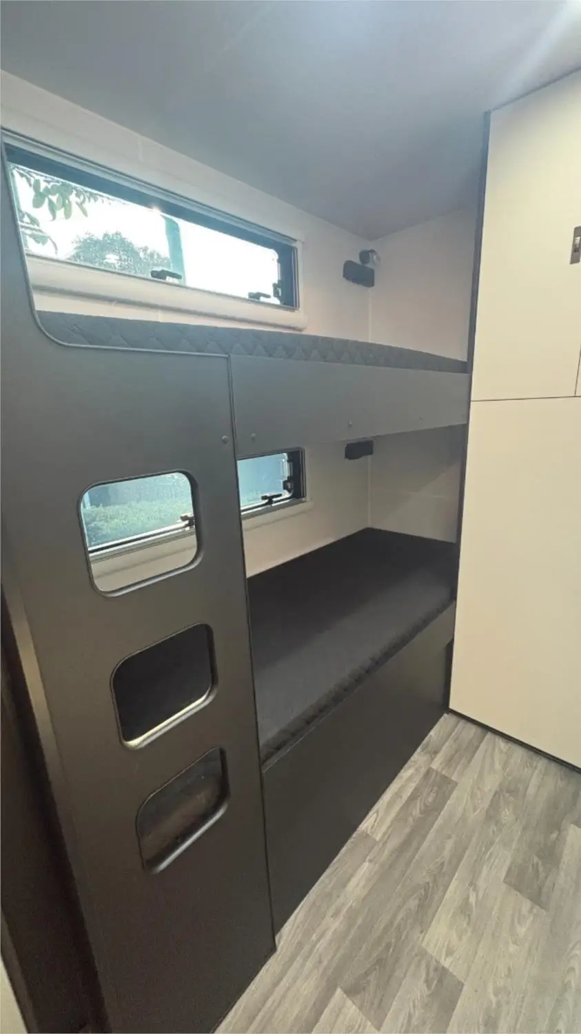 https://media-caravea.syd1.digitaloceanspaces.com/caravans/95EIC22185/exterior-16.webp