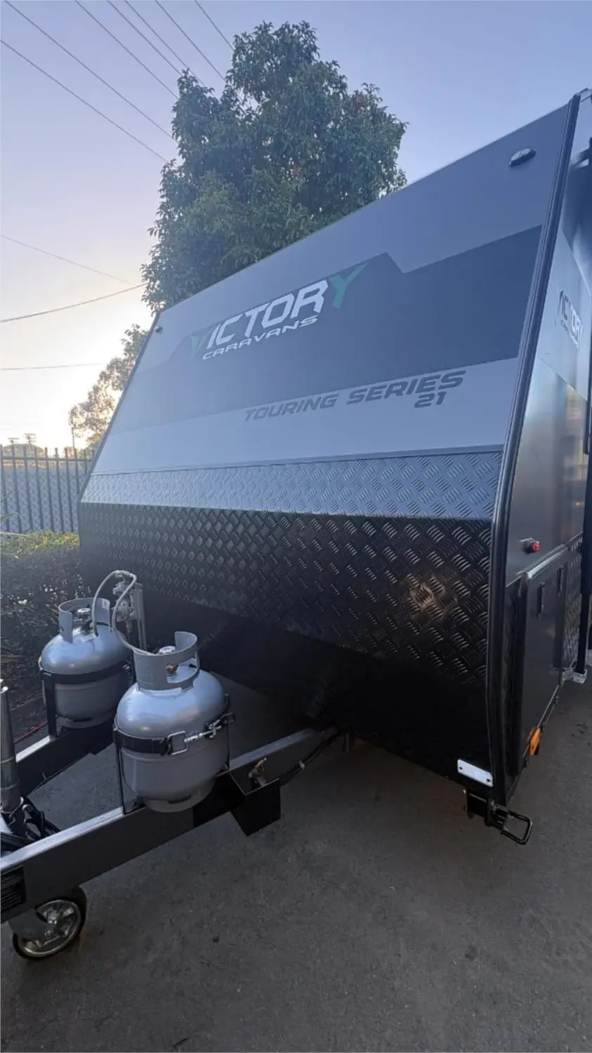 https://media-caravea.syd1.digitaloceanspaces.com/caravans/95EIC22185/exterior-17.webp