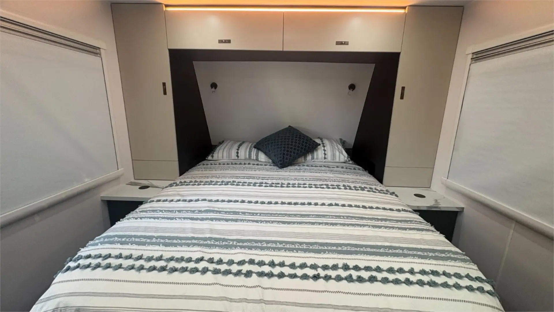 https://media-caravea.syd1.digitaloceanspaces.com/caravans/95EIC22185/exterior-6.webp