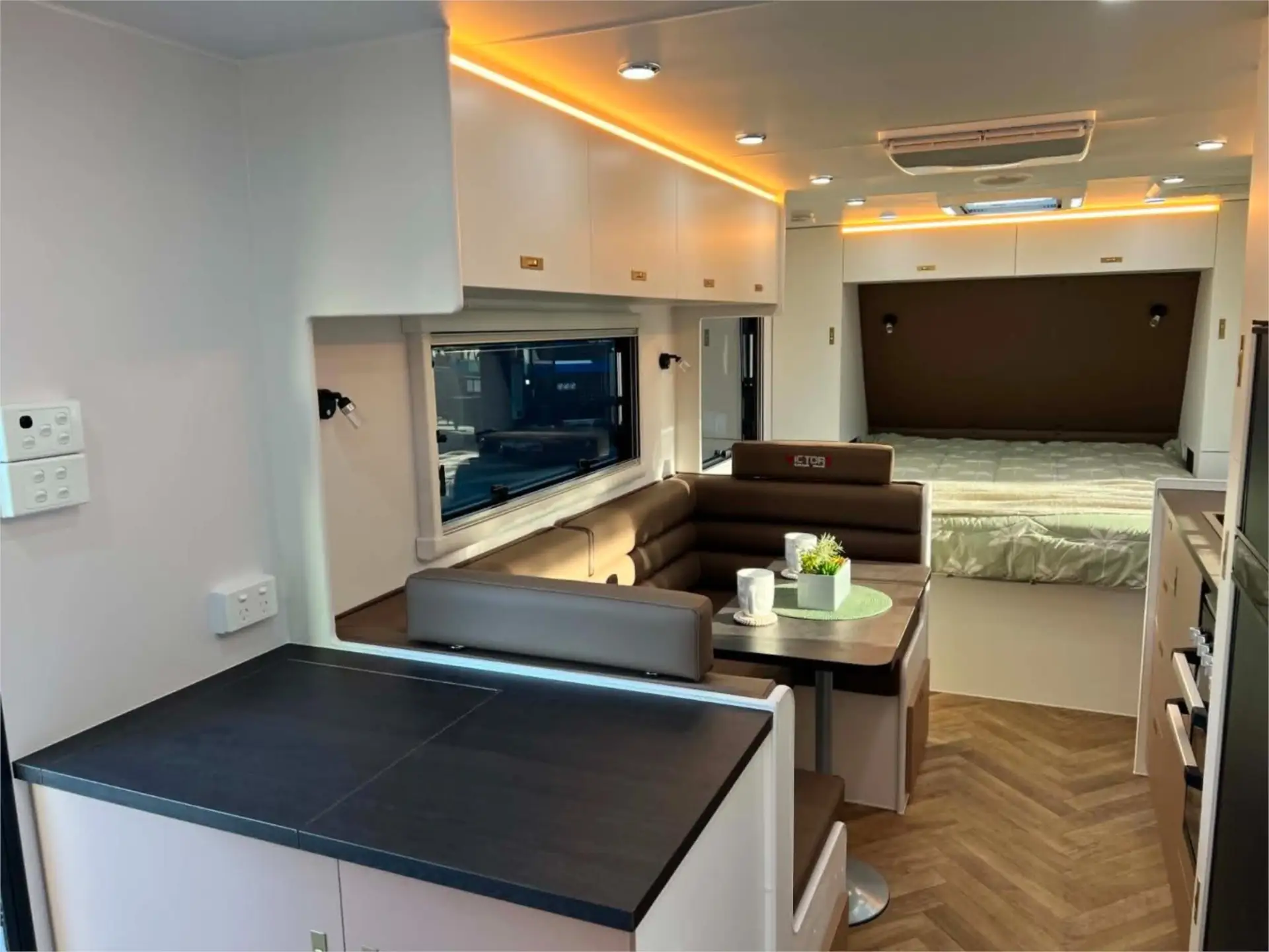 https://media-caravea.syd1.digitaloceanspaces.com/caravans/95EIC22186/exterior-15.webp