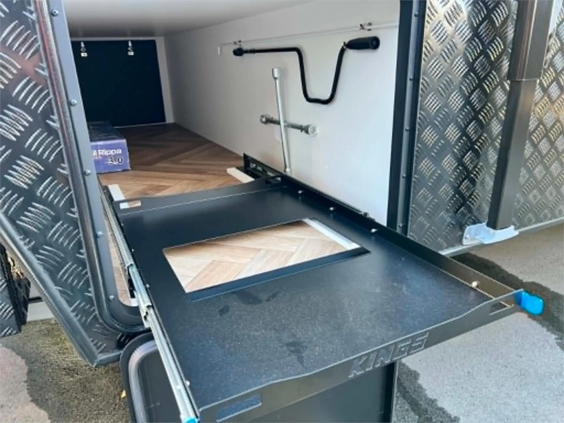 https://media-caravea.syd1.digitaloceanspaces.com/caravans/95EIC22186/exterior-18.webp