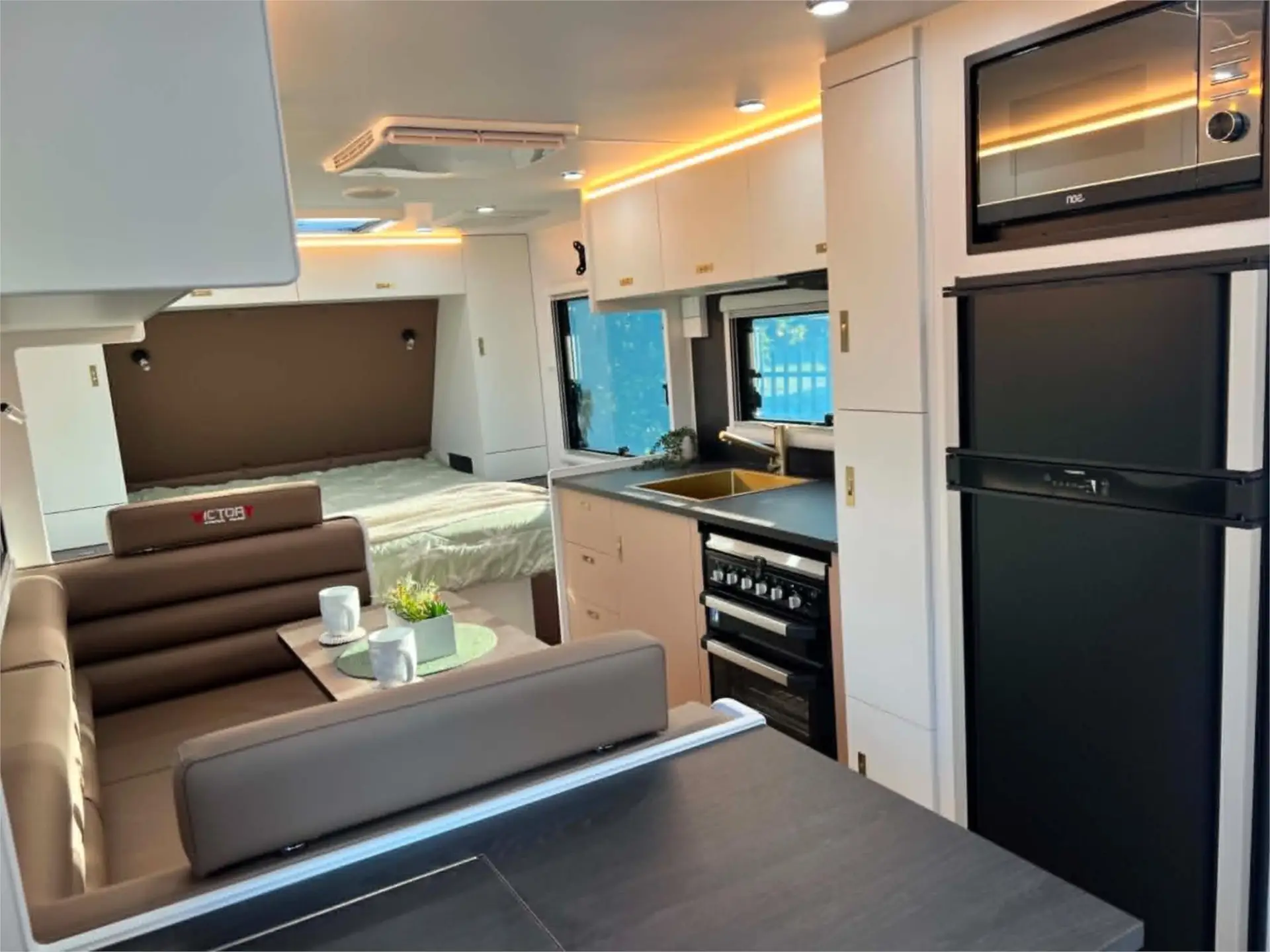 https://media-caravea.syd1.digitaloceanspaces.com/caravans/95EIC22186/exterior-21.webp