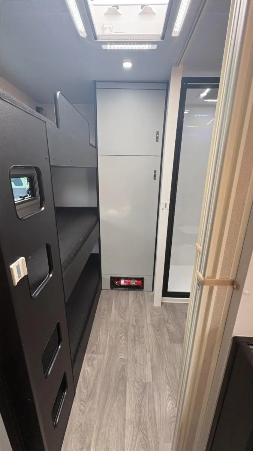 https://media-caravea.syd1.digitaloceanspaces.com/caravans/95EIC22187/exterior-1.webp