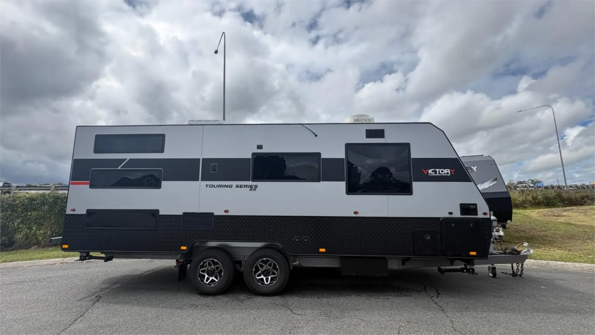 https://media-caravea.syd1.digitaloceanspaces.com/caravans/95EIC22187/exterior-10.webp
