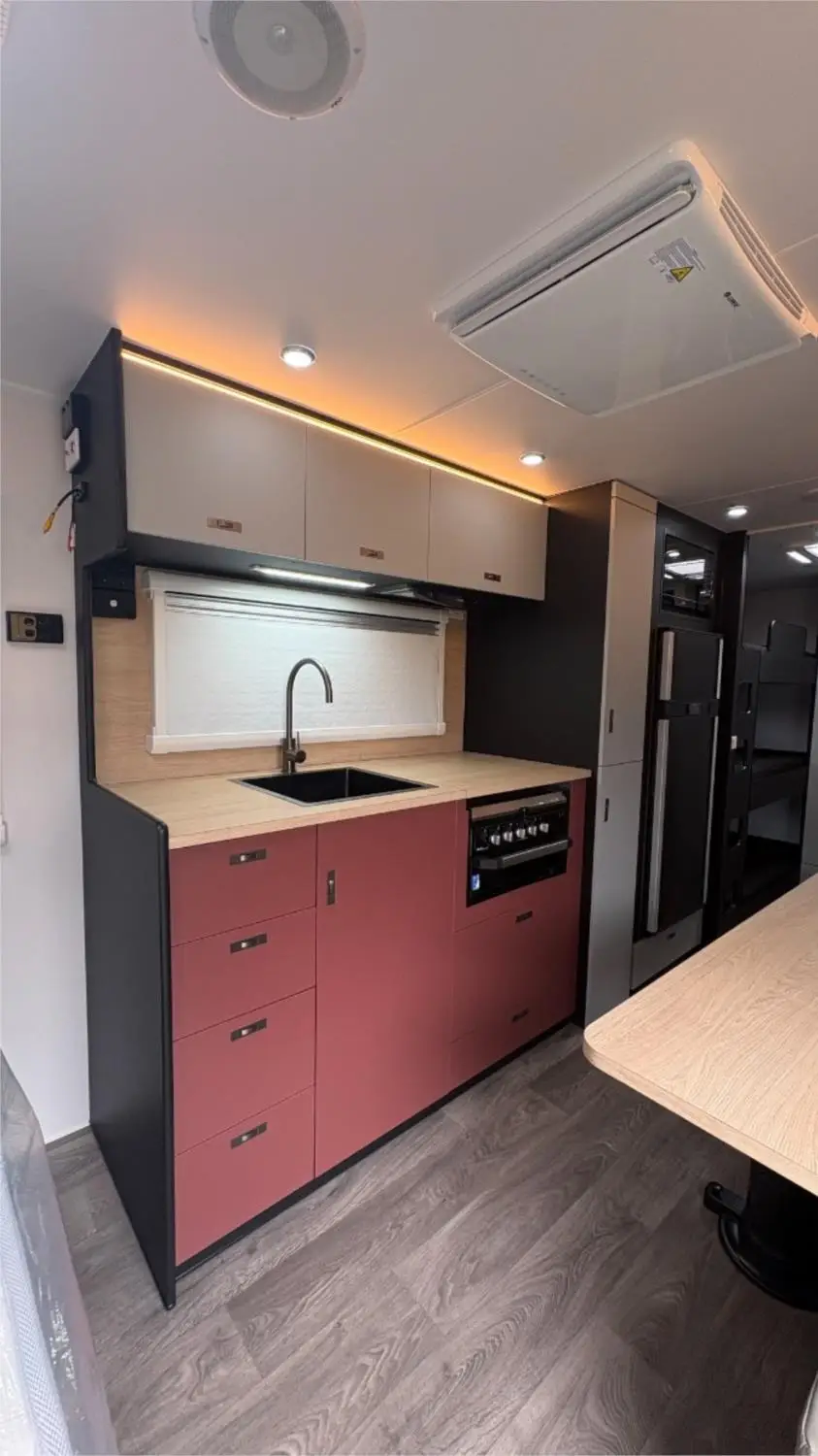 https://media-caravea.syd1.digitaloceanspaces.com/caravans/95EIC22187/exterior-11.webp