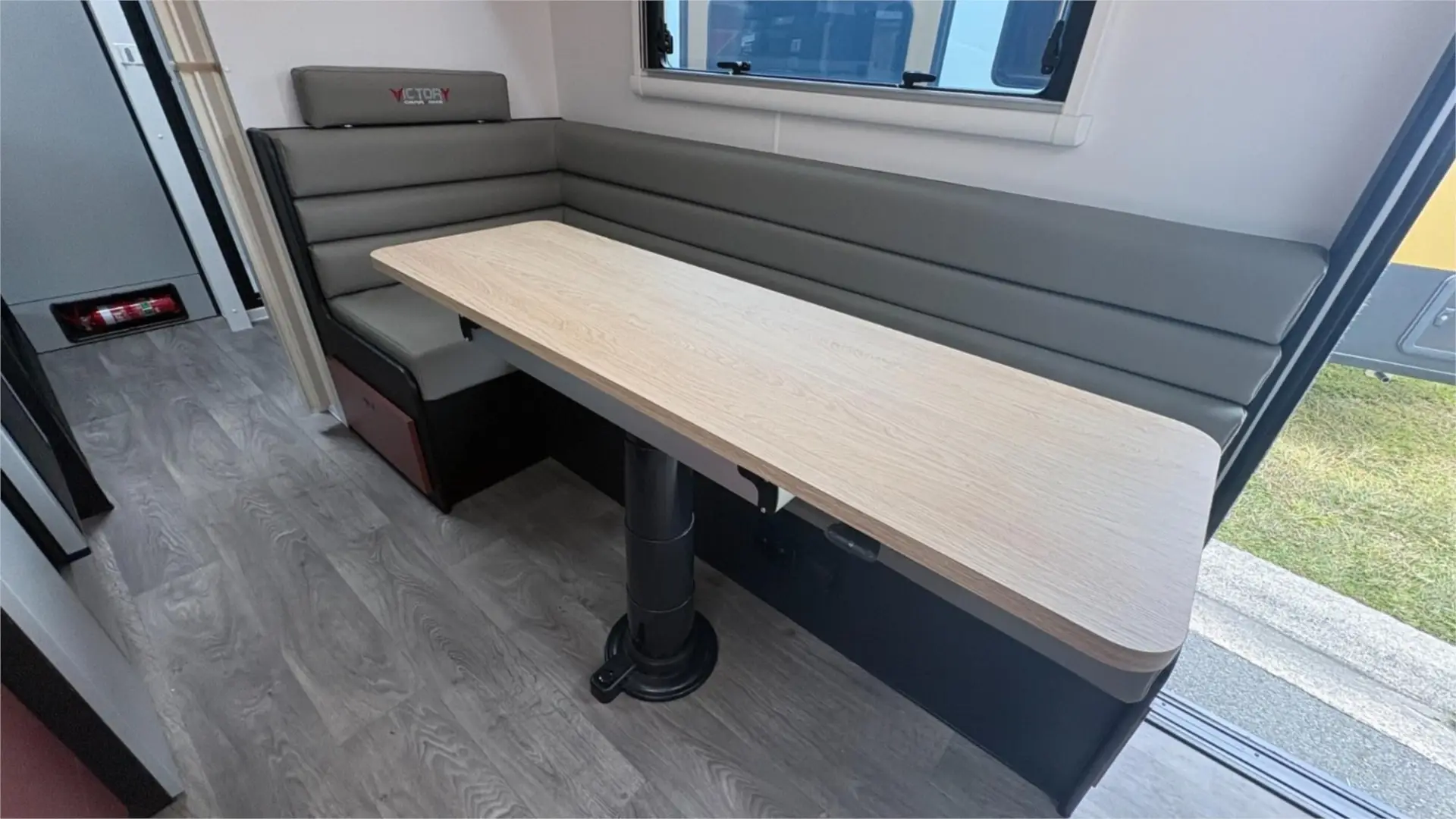 https://media-caravea.syd1.digitaloceanspaces.com/caravans/95EIC22187/exterior-15.webp
