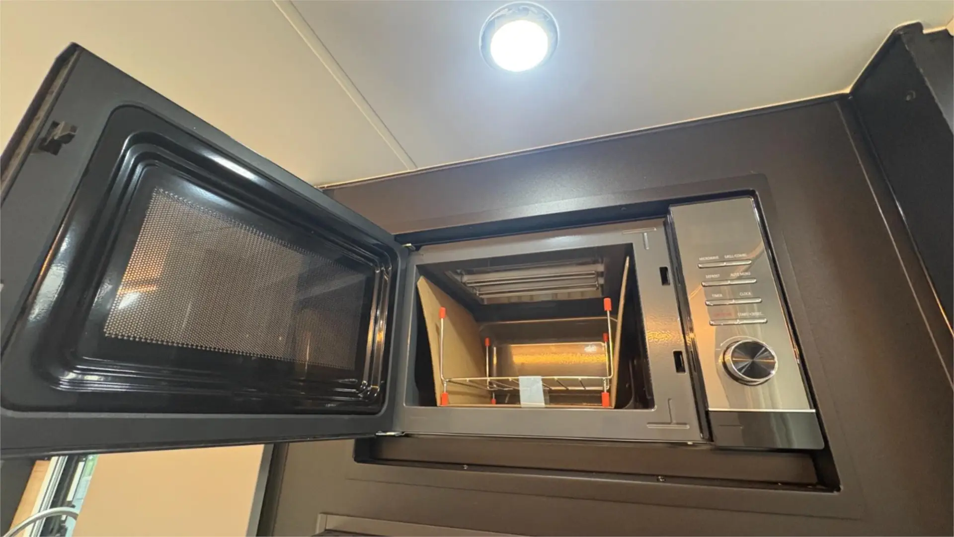 https://media-caravea.syd1.digitaloceanspaces.com/caravans/95EIC22187/exterior-16.webp