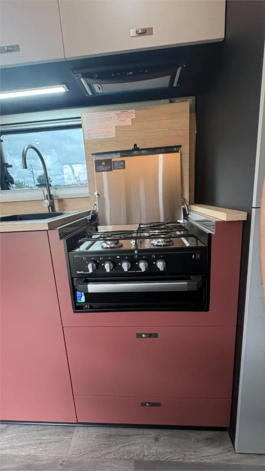 https://media-caravea.syd1.digitaloceanspaces.com/caravans/95EIC22187/exterior-18.webp