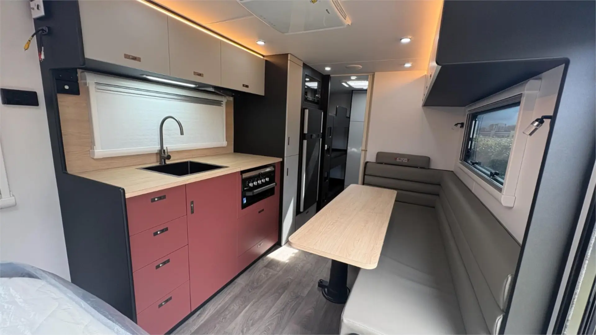 https://media-caravea.syd1.digitaloceanspaces.com/caravans/95EIC22187/exterior-5.webp