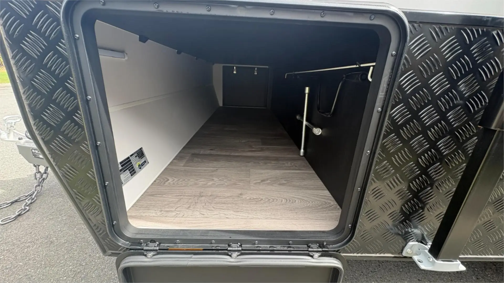 https://media-caravea.syd1.digitaloceanspaces.com/caravans/95EIC22187/exterior-7.webp