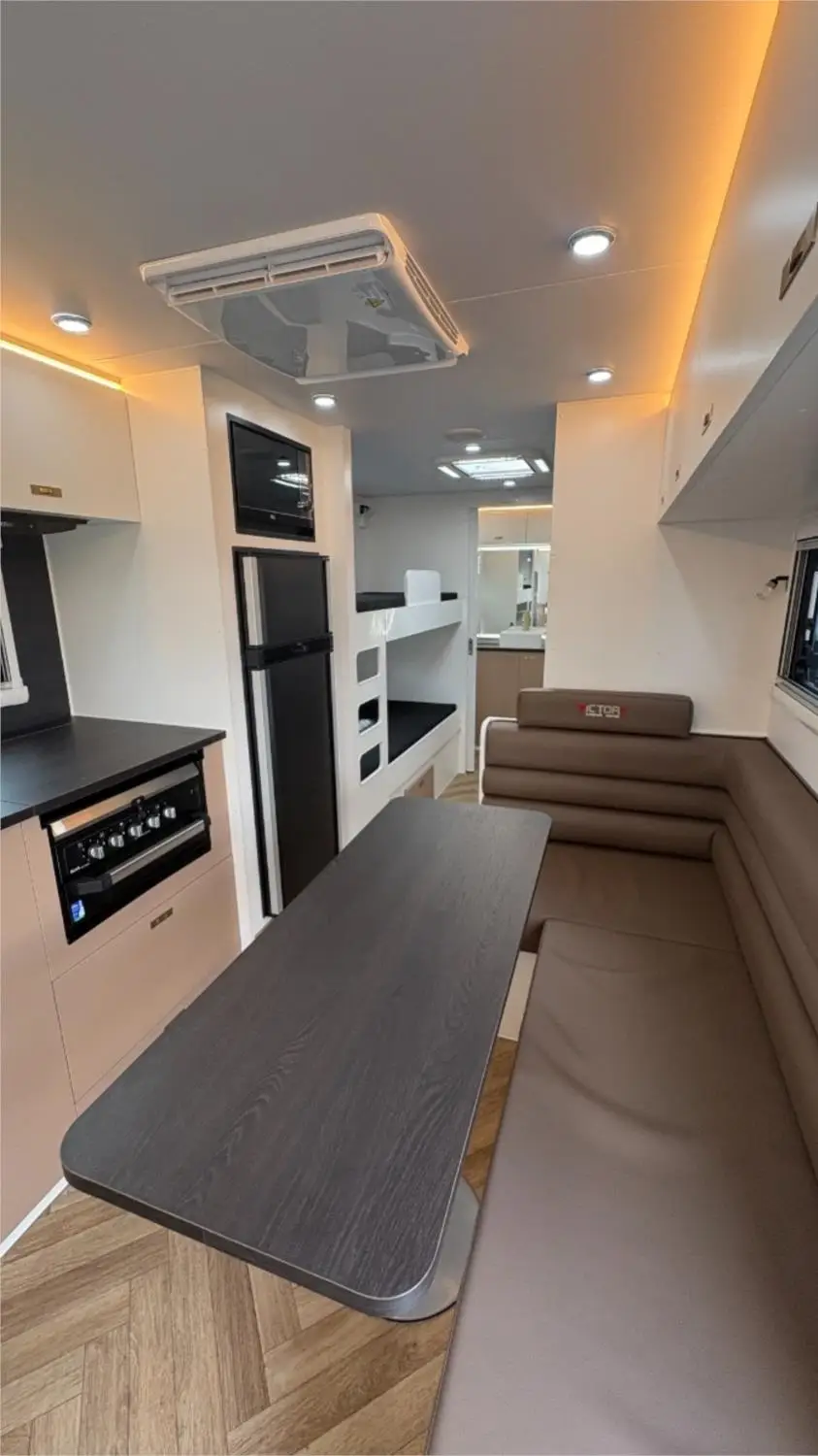 https://media-caravea.syd1.digitaloceanspaces.com/caravans/95EIC22284/exterior-11.webp