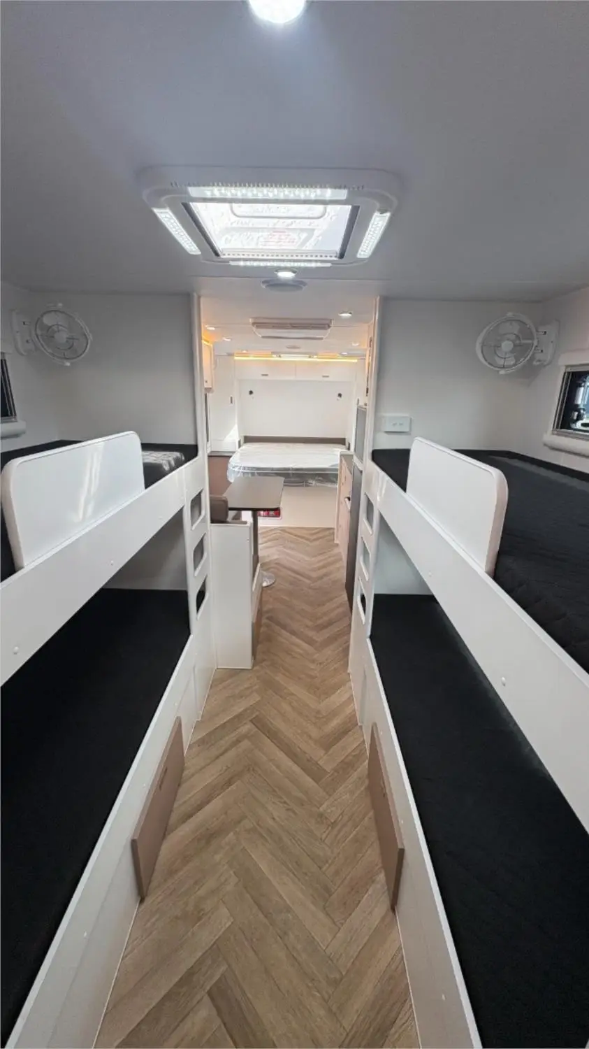 https://media-caravea.syd1.digitaloceanspaces.com/caravans/95EIC22284/exterior-16.webp