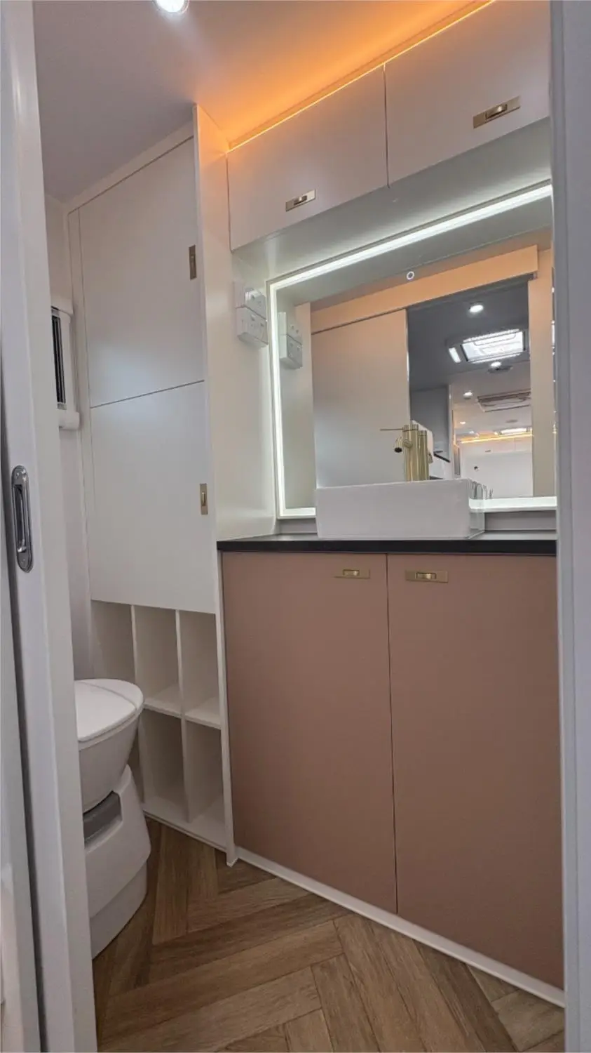 https://media-caravea.syd1.digitaloceanspaces.com/caravans/95EIC22284/exterior-17.webp