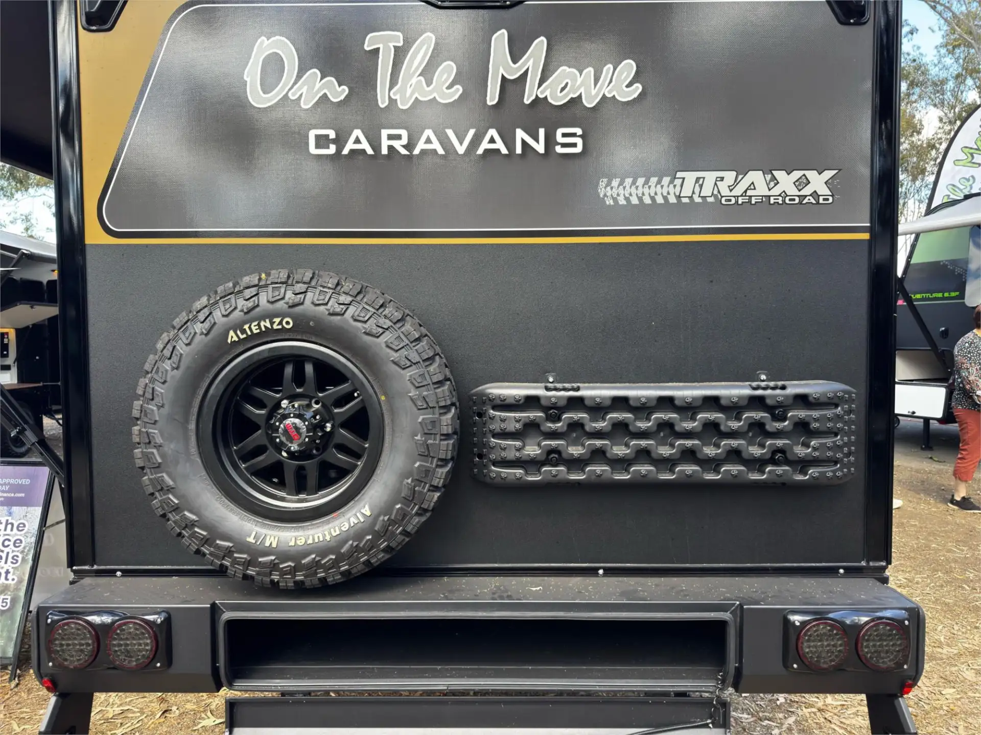 https://media-caravea.syd1.digitaloceanspaces.com/caravans/95EIC22323/exterior-16.webp