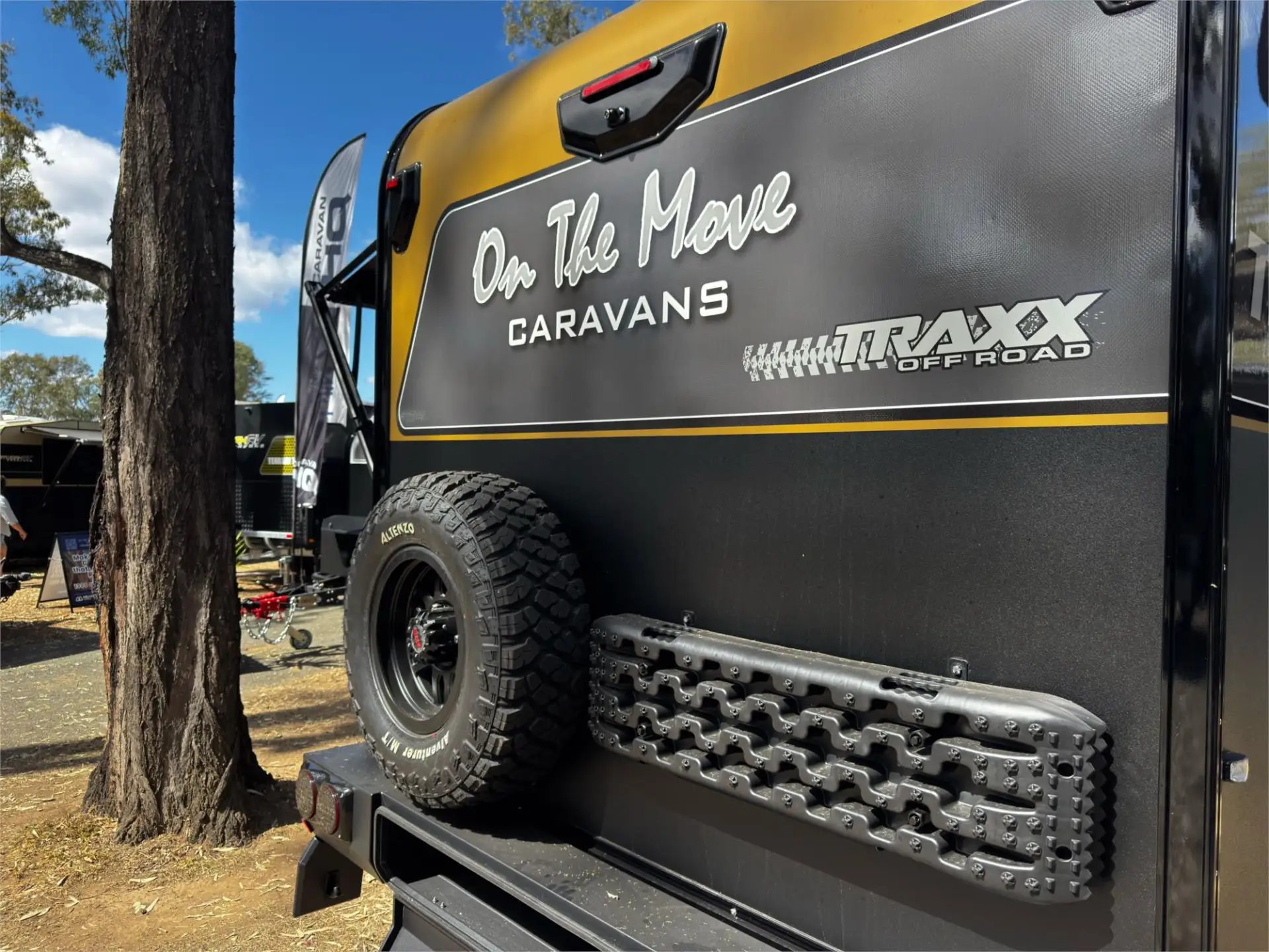 https://media-caravea.syd1.digitaloceanspaces.com/caravans/95EIC22323/exterior-6.webp