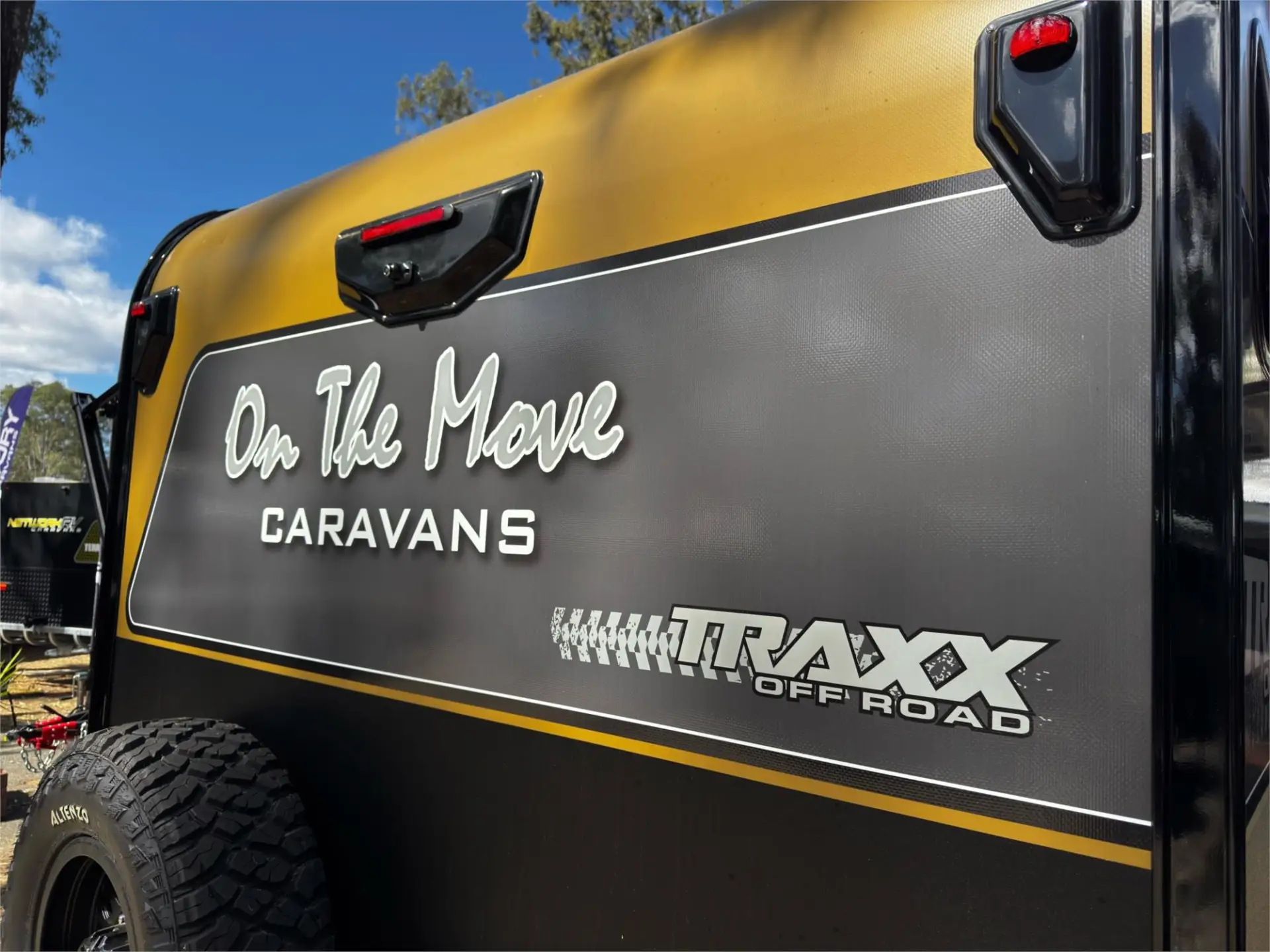 https://media-caravea.syd1.digitaloceanspaces.com/caravans/95EIC22323/exterior-7.webp